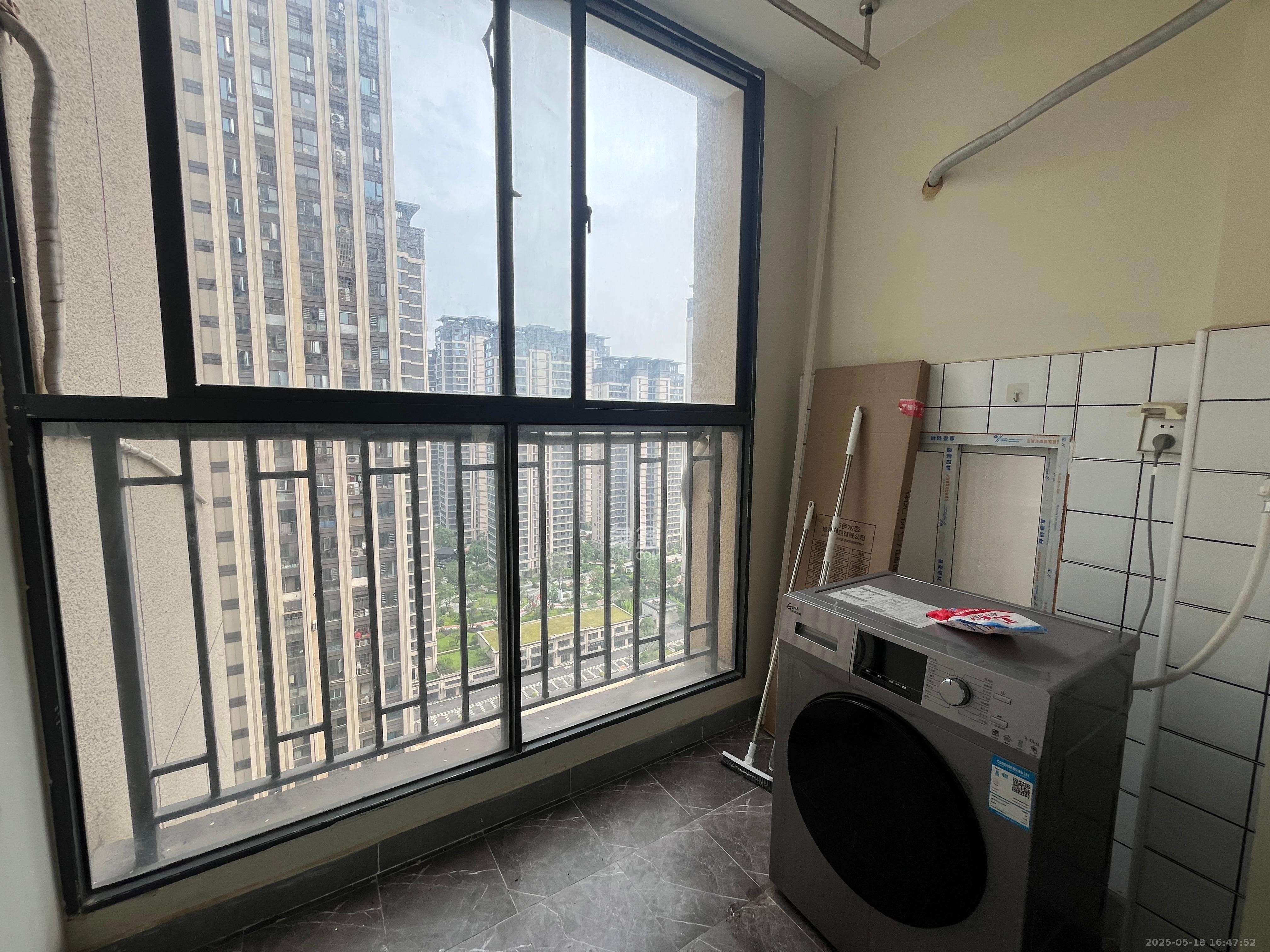 绿地之窗  1室1厅1卫   2100.00元/月室内图