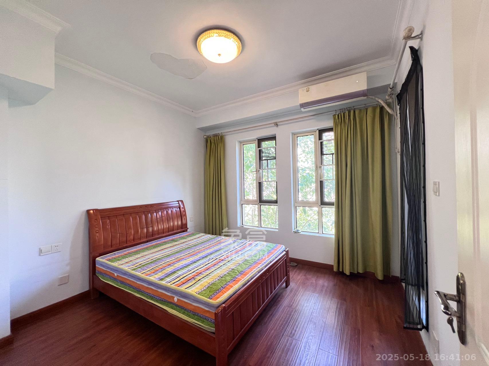 龙湾国际别墅 5室2厅3卫 7200.0元/月 龙湾国际别墅 5室2厅3卫 7200.0元/月室内图