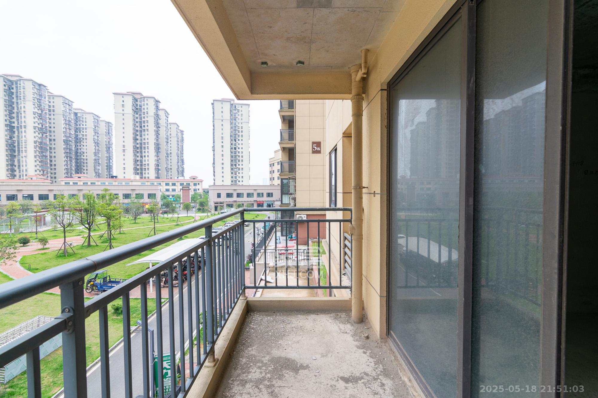 大湖苑 3室2厅2卫 53.8万 大湖苑 3室2厅2卫 53.8万阳台