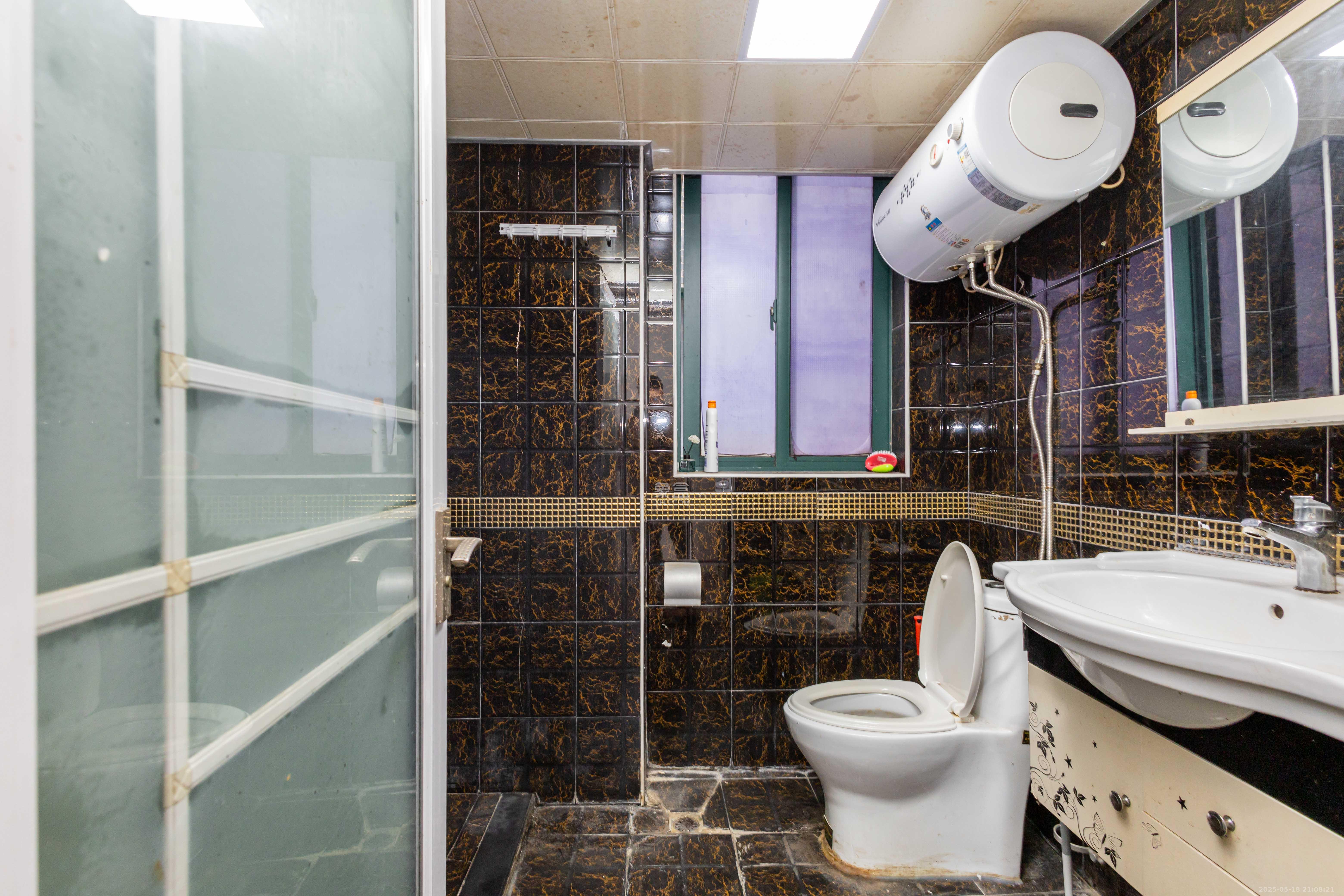 华天LOHO小镇  1室1厅1卫    25.6万 华天LOHO小镇  1室1厅1卫    25.6万卫生间