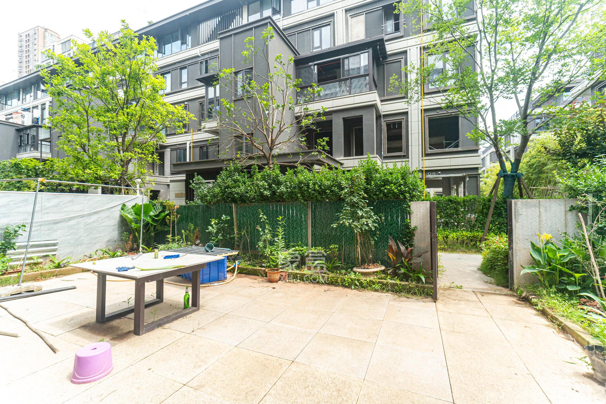 东原麓印长江C区  4室2厅2卫   380.00万阳台
