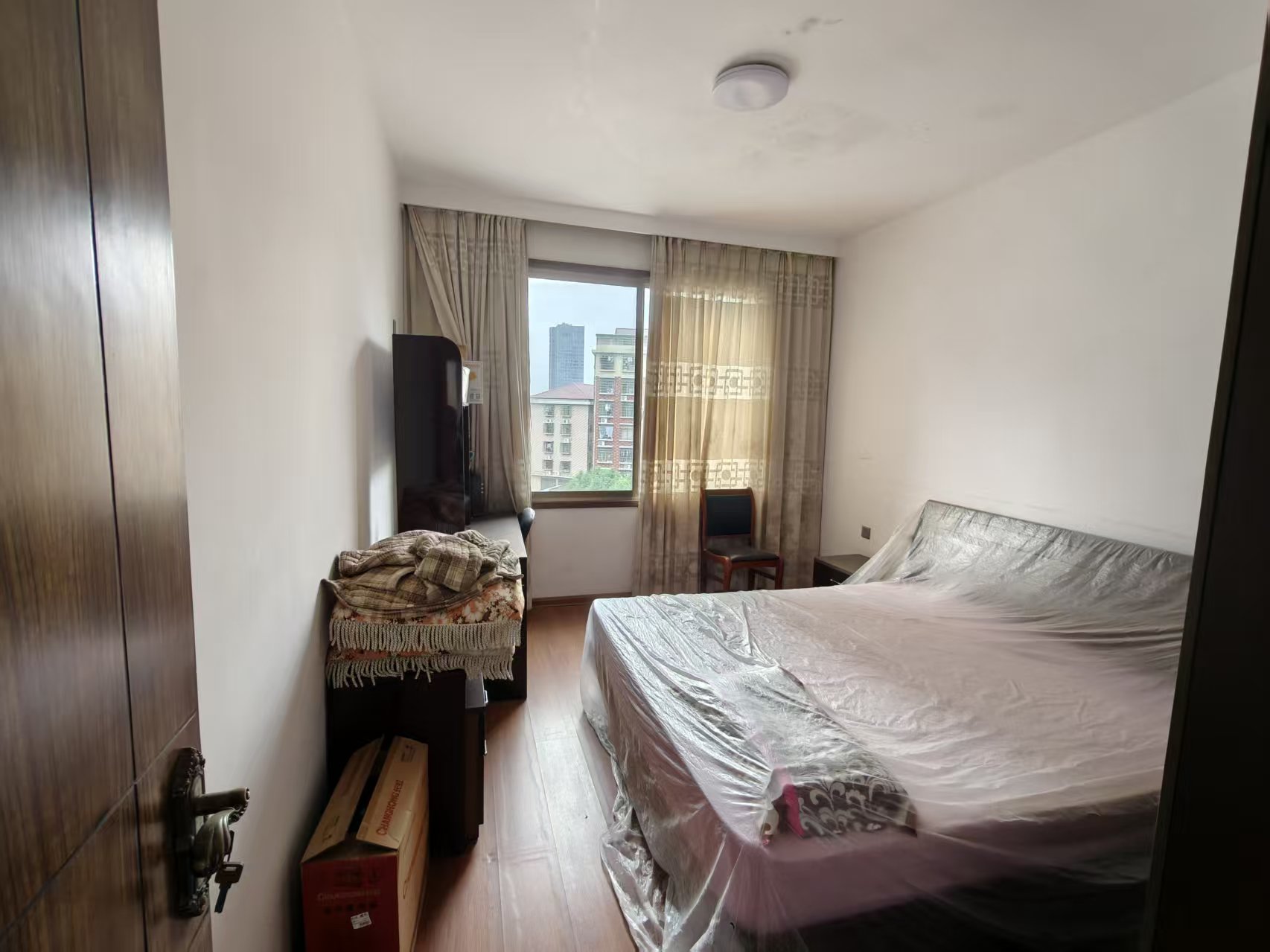 区教师新村 5室2厅2卫 86.0万 区教师新村 5室2厅2卫 86.0万客厅