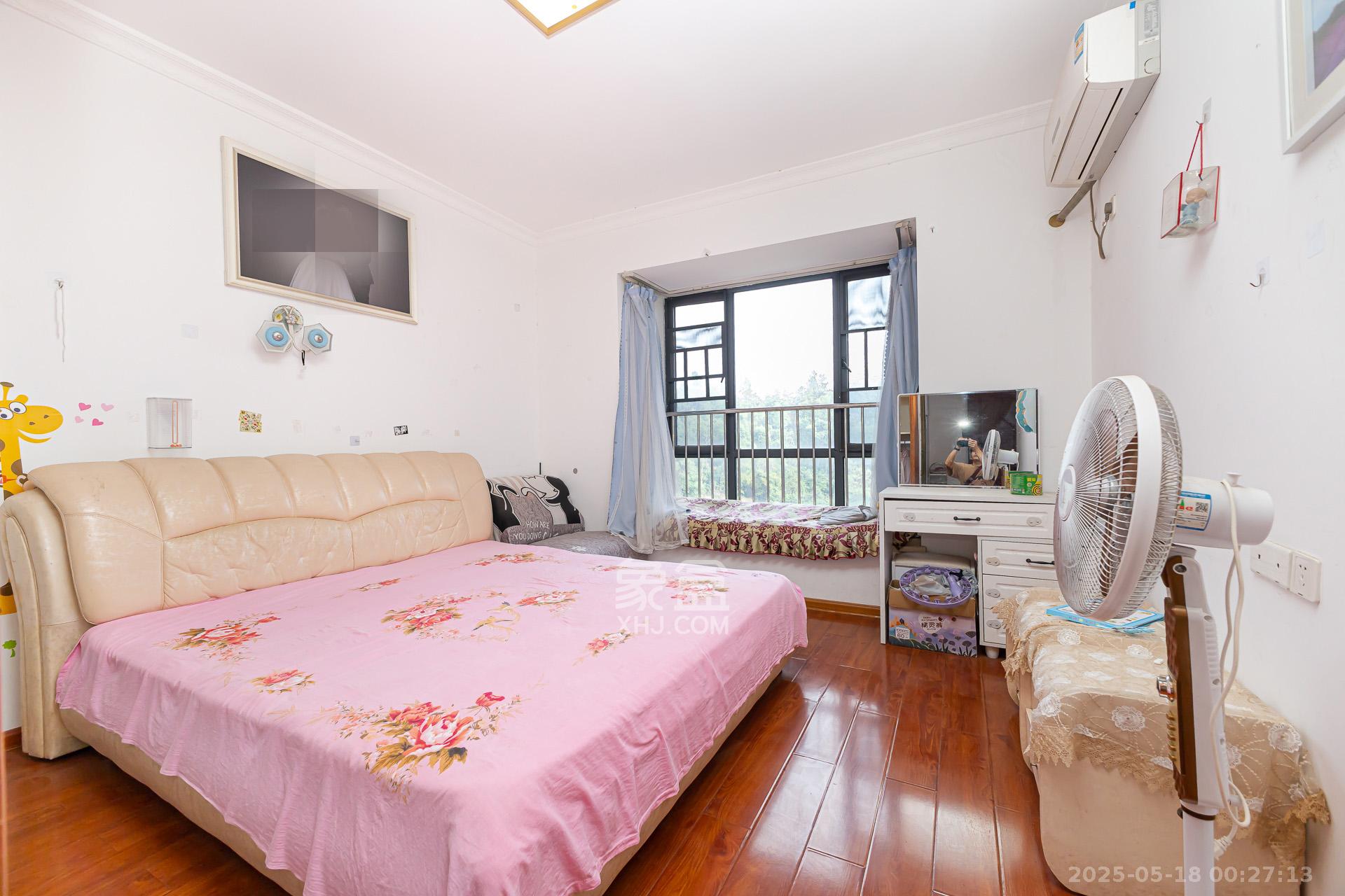 珠江东方明珠(新地东方明珠)三期 4室2厅2卫 89.8万 珠江东方明珠(新地东方明珠)三期 4室2厅2卫 89.8万卧室