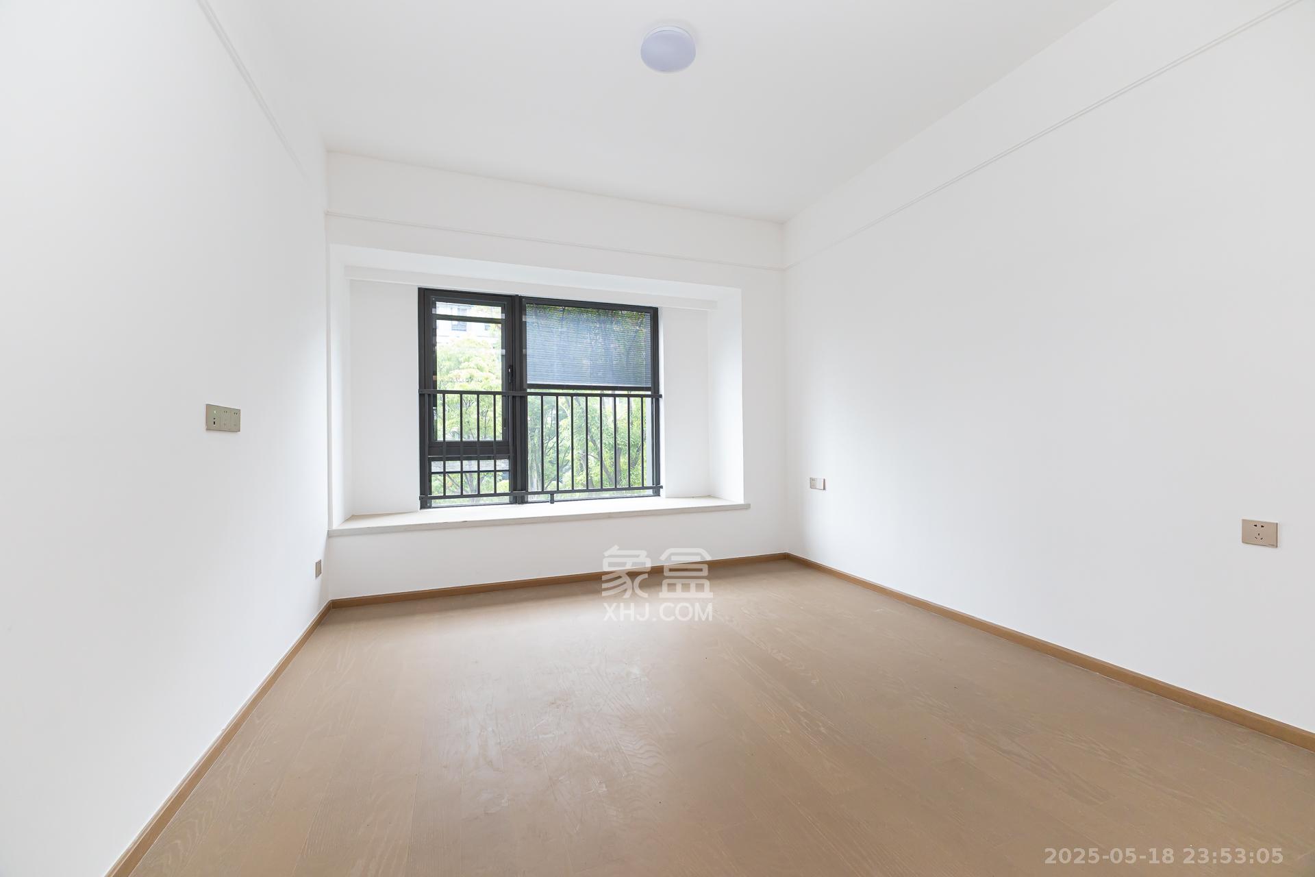 嘉臣道 4室2厅4卫 458.0万 嘉臣道 4室2厅4卫 458.0万卧室