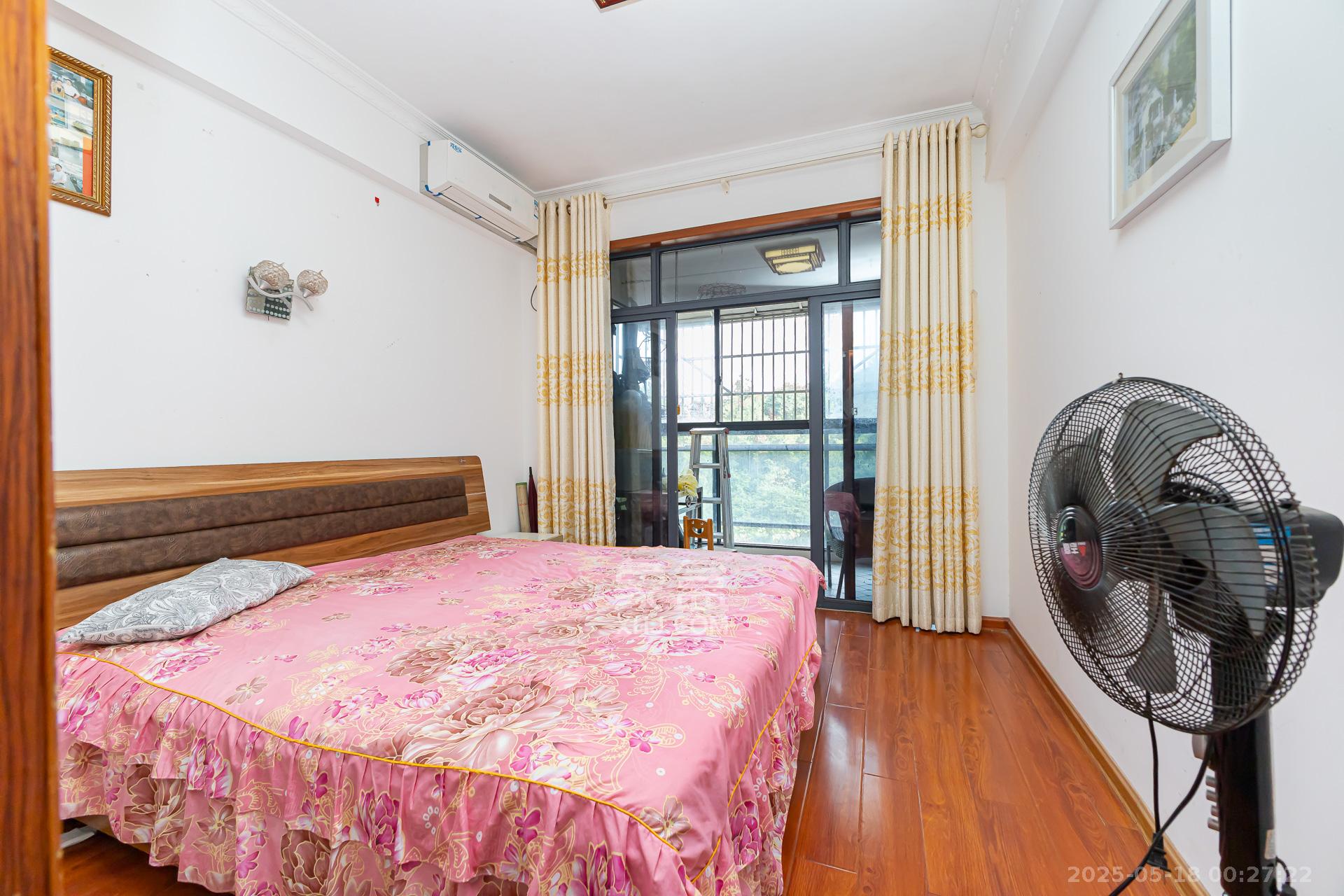 珠江东方明珠(新地东方明珠)三期 4室2厅2卫 89.8万 珠江东方明珠(新地东方明珠)三期 4室2厅2卫 89.8万卧室