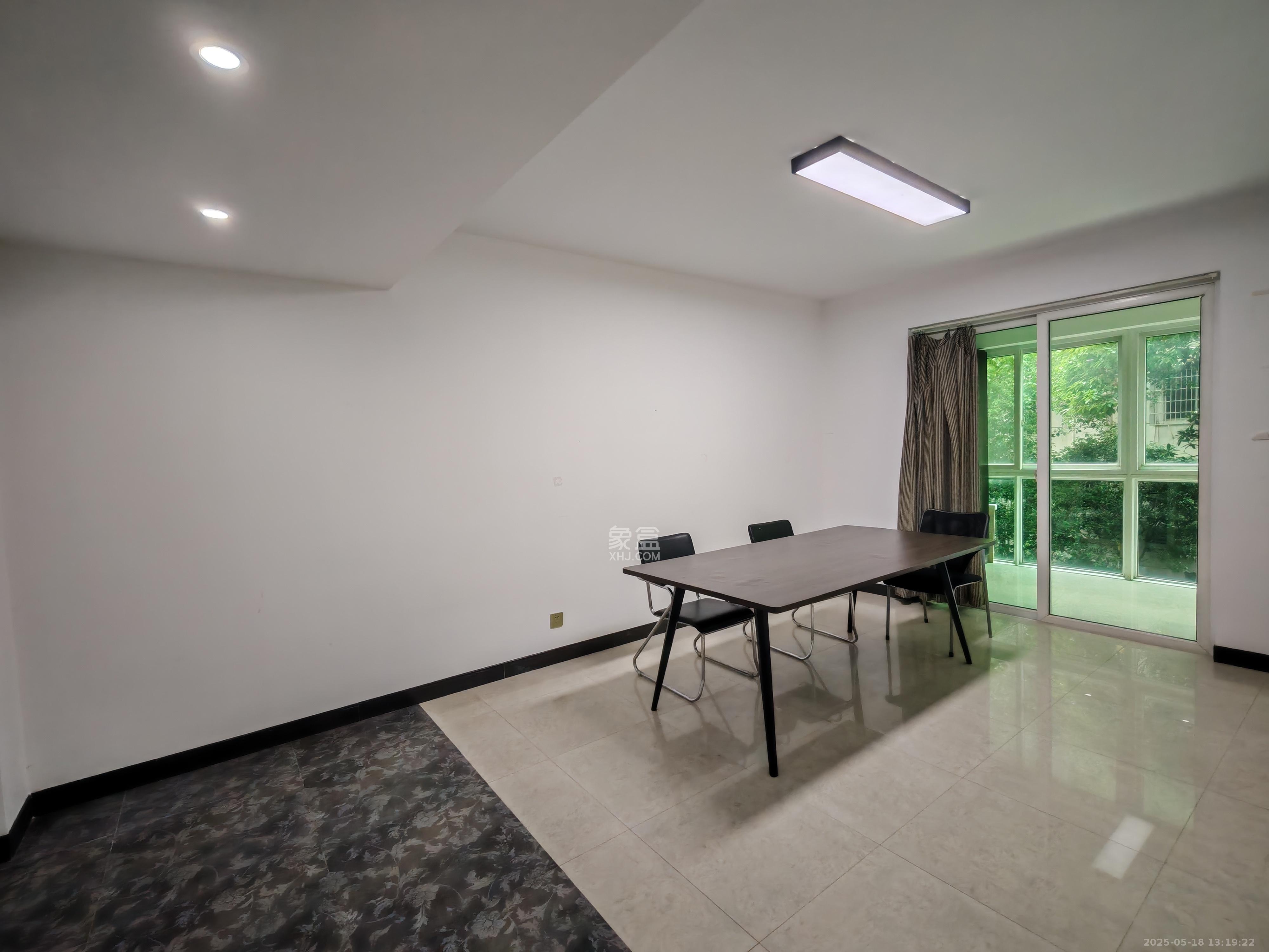 宏华花苑  3室2厅2卫    2600.0元/月 宏华花苑  3室2厅2卫    2600.0元/月室内图