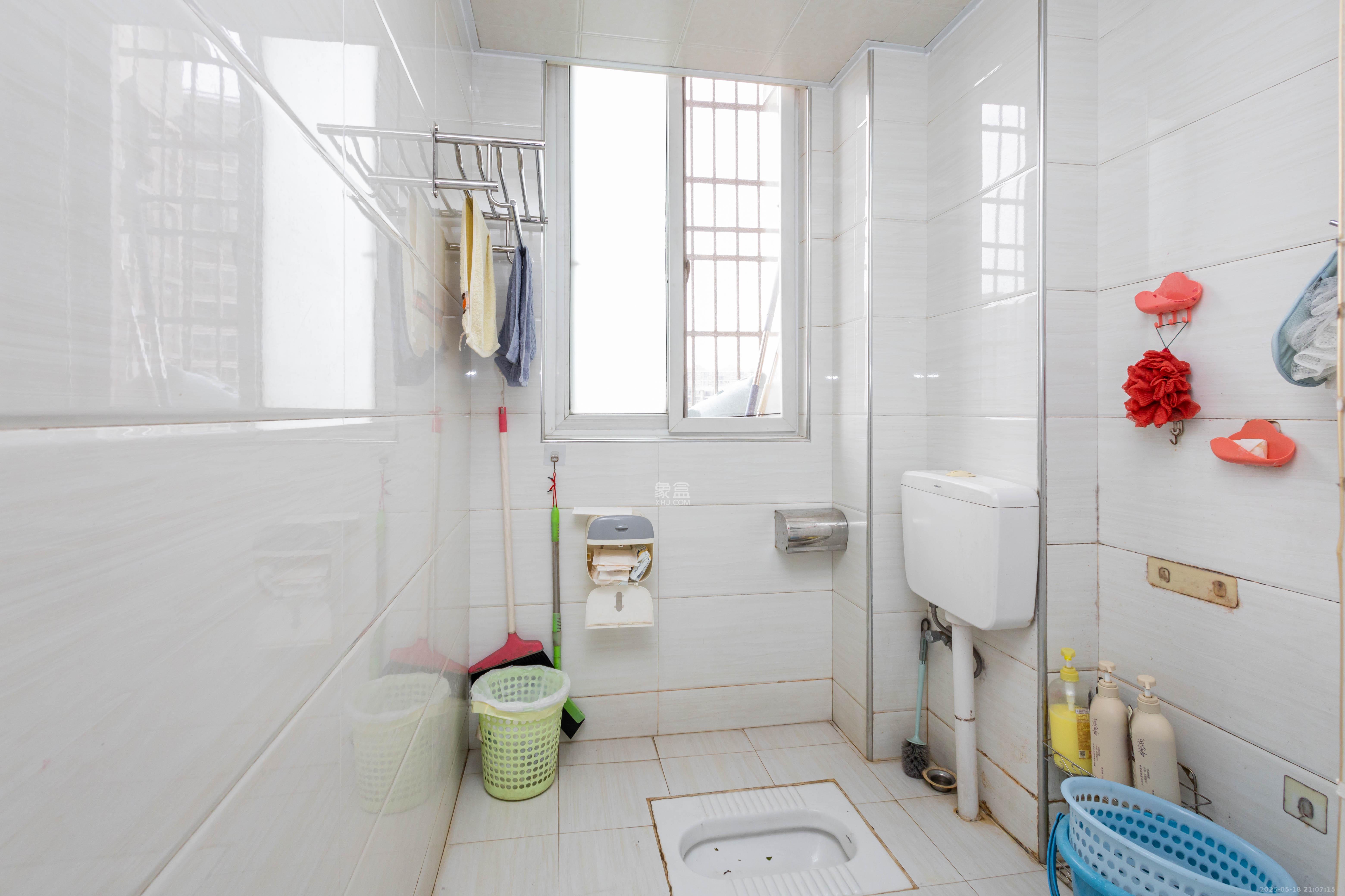 星城国际 3室2厅1卫 60.0万 星城国际 3室2厅1卫 60.0万卫生间