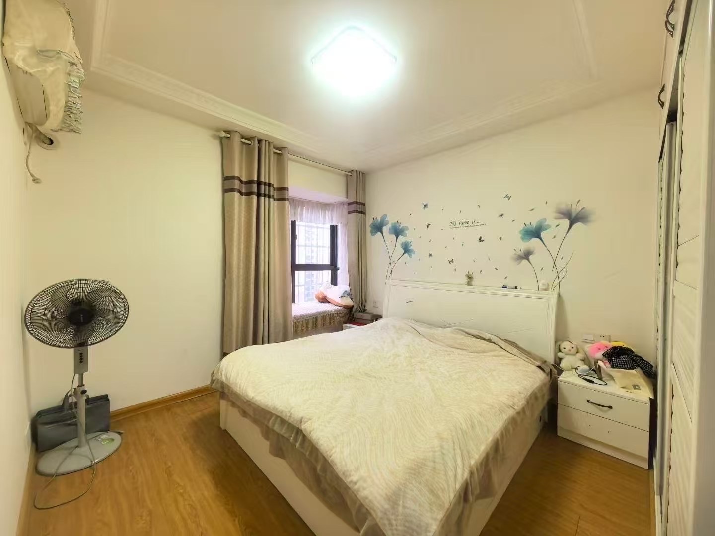 城典丽园  3室2厅2卫    66.8万 城典丽园  3室2厅2卫    66.8万客厅