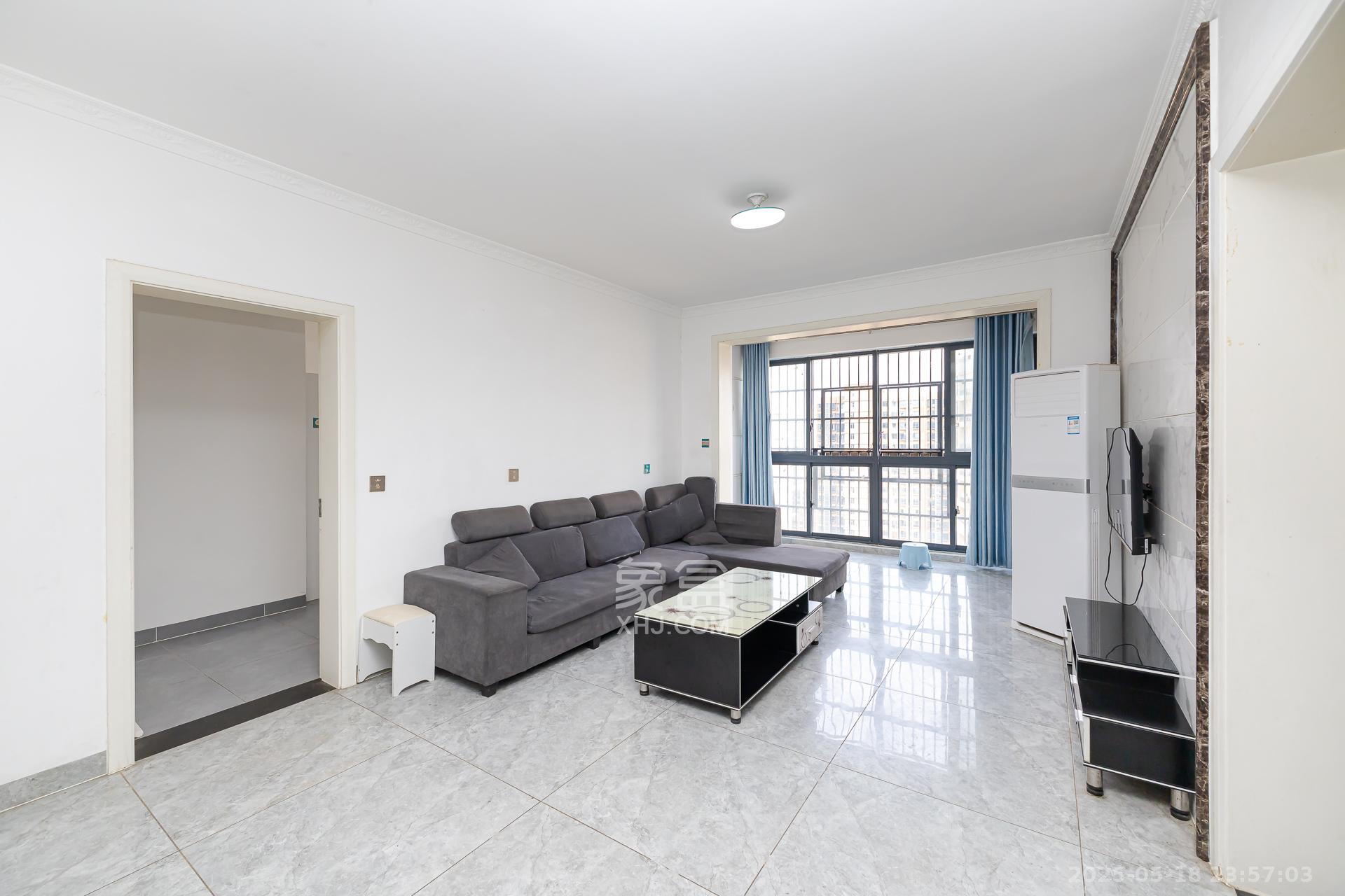 明发国际城  3室2厅1卫    80.0万客厅