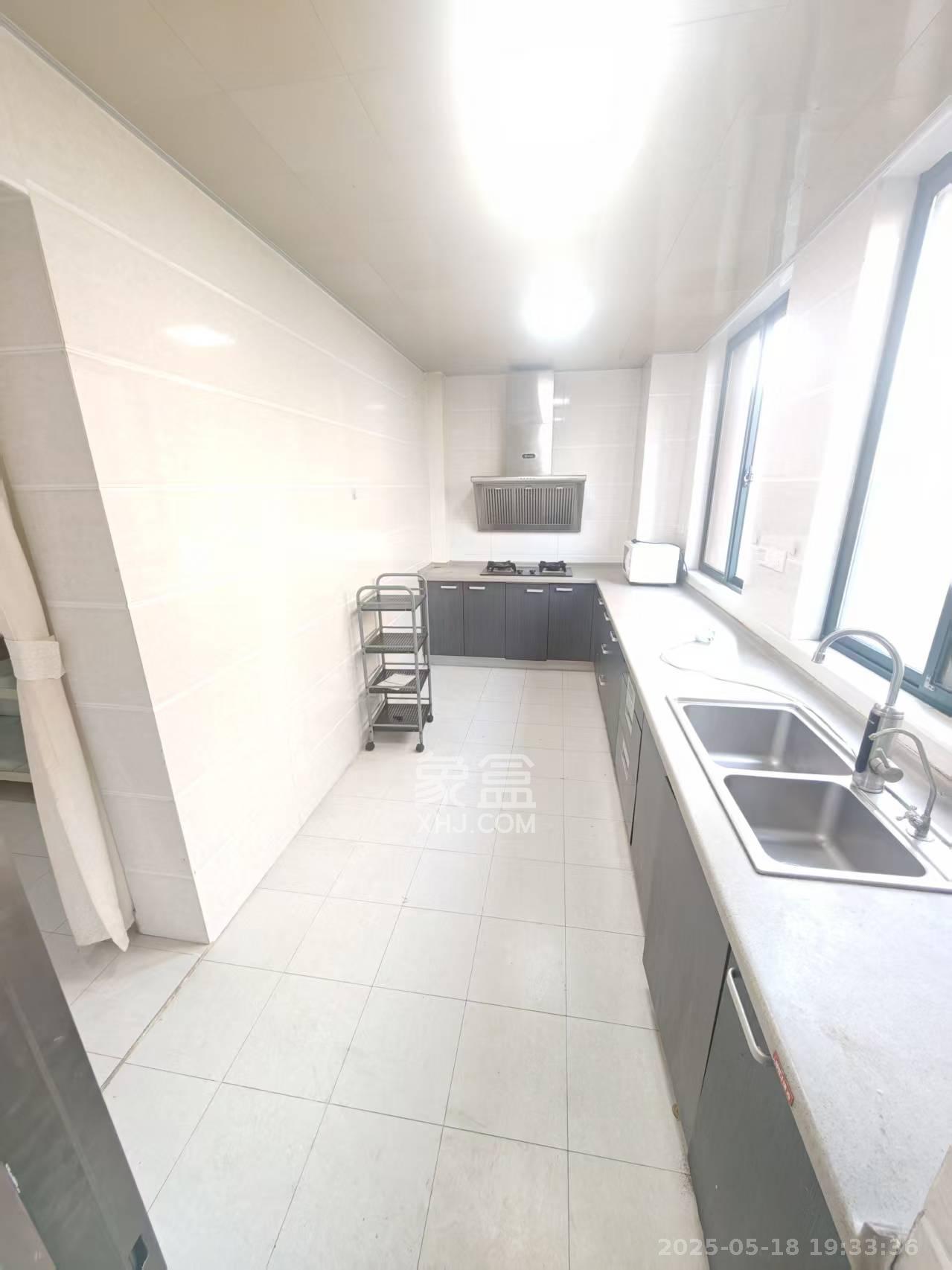 天城湖光山色  4室2厅2卫    3400.0元/月 天城湖光山色  4室2厅2卫    3400.0元/月室内图