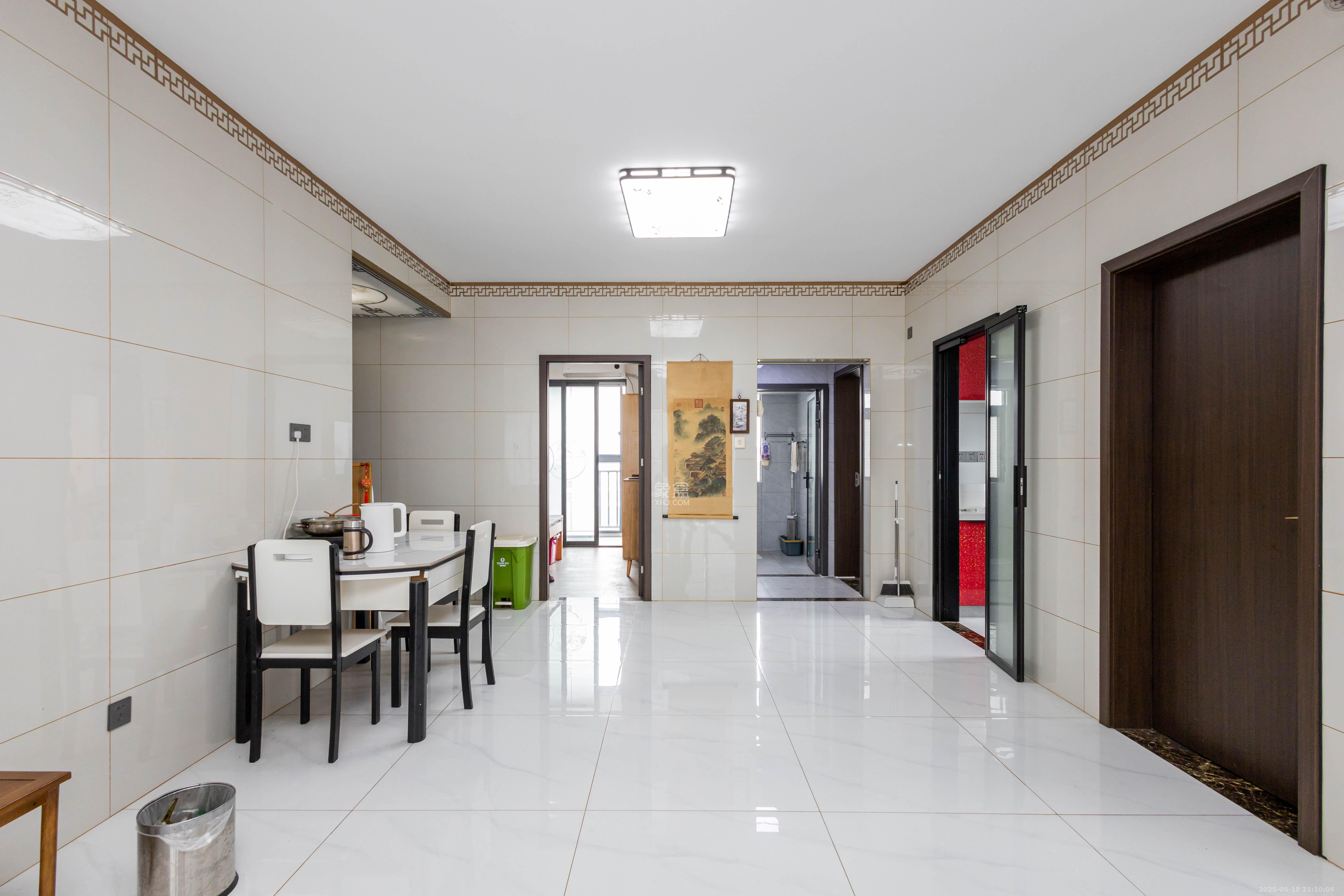 日盛湖湘花苑 1室0厅0卫 123.0万 日盛湖湘花苑 1室0厅0卫 123.0万客厅