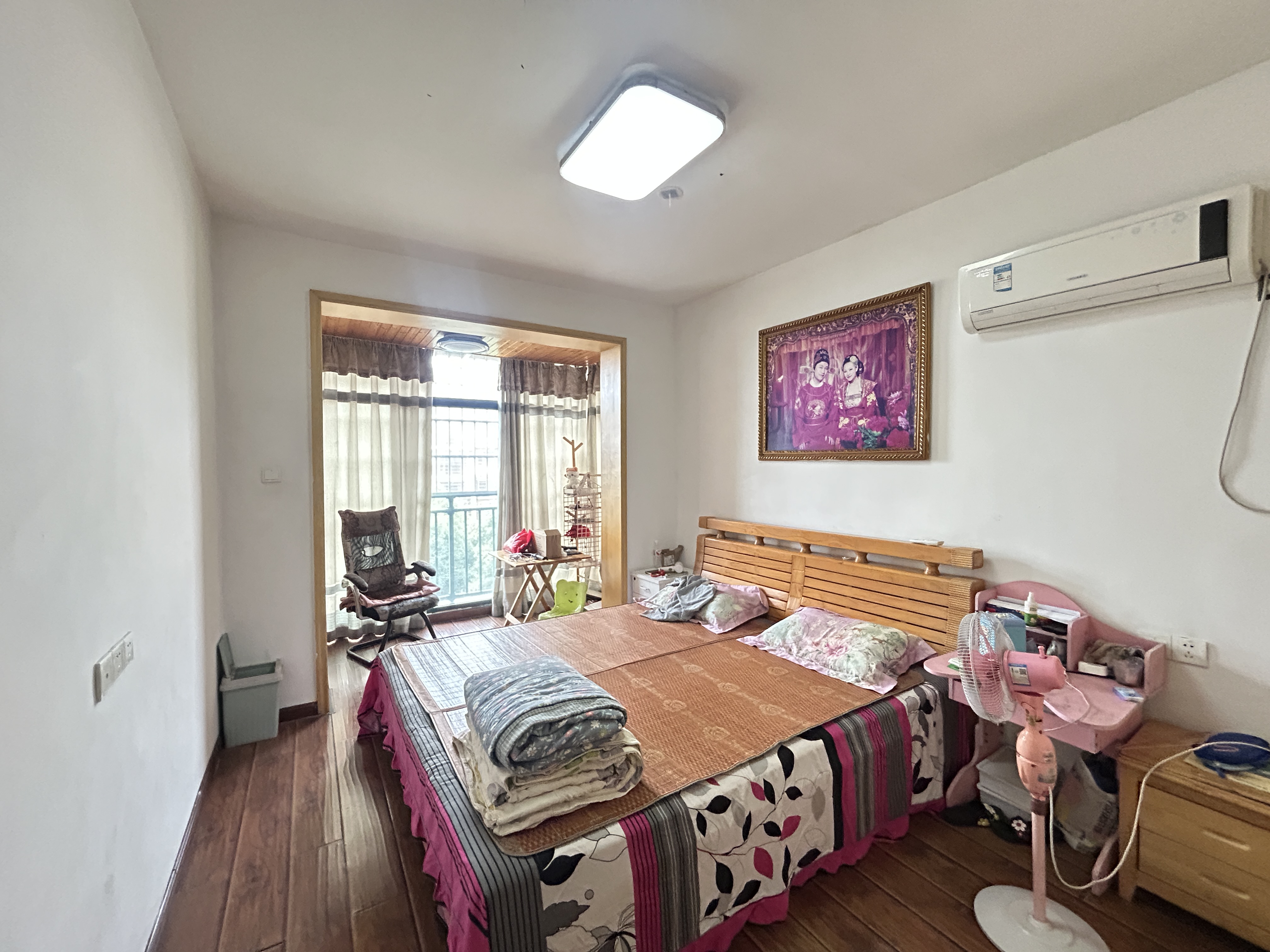 香槟花苑 5室2厅2卫 1500.0元/月 香槟花苑 5室2厅2卫 1500.0元/月室内图