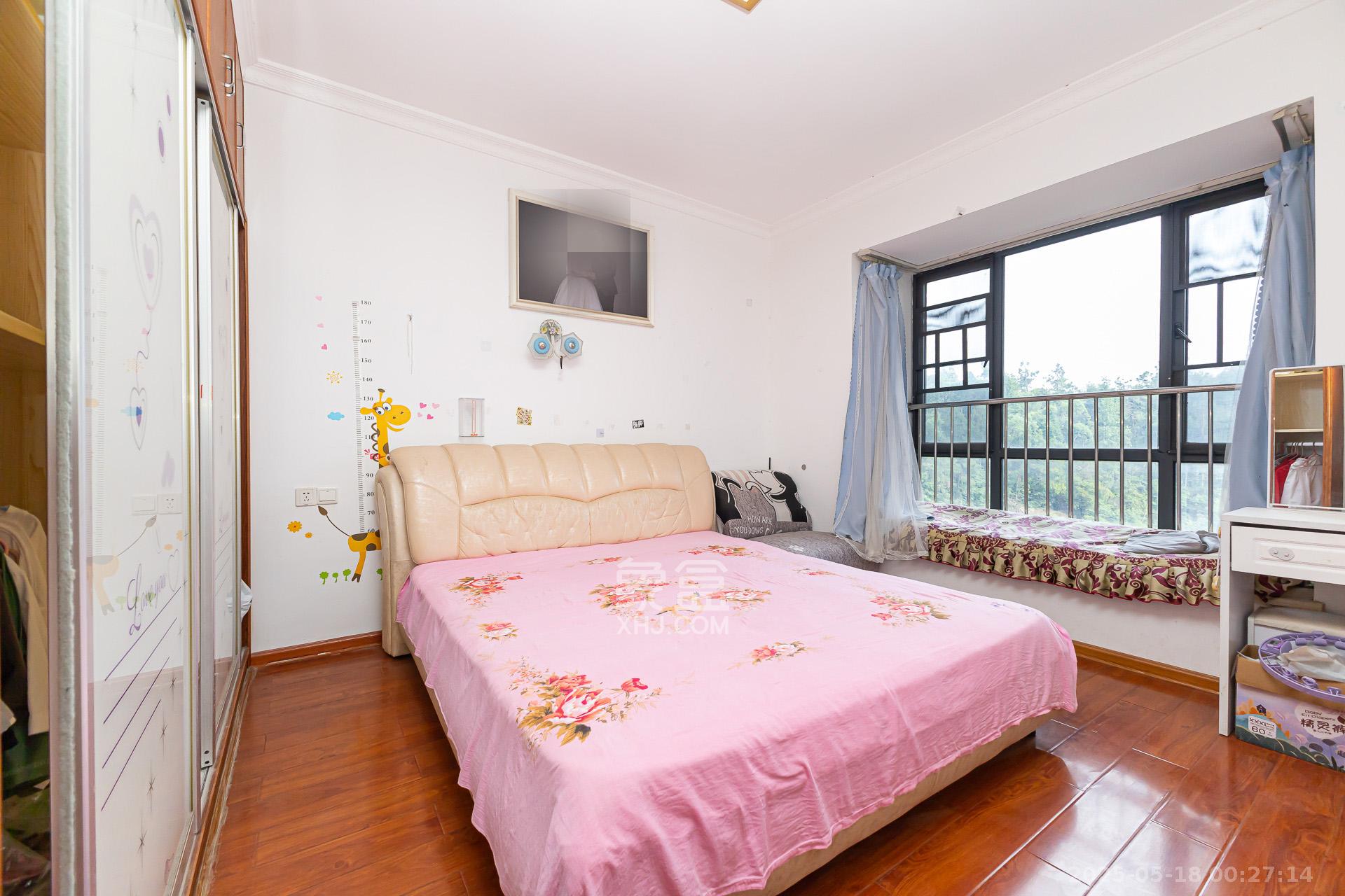 珠江东方明珠(新地东方明珠)三期 4室2厅2卫 89.8万 珠江东方明珠(新地东方明珠)三期 4室2厅2卫 89.8万卧室