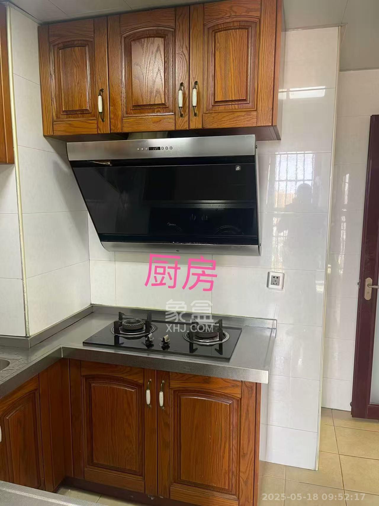 星典时代  4室2厅2卫   3000.00元/月室内图1