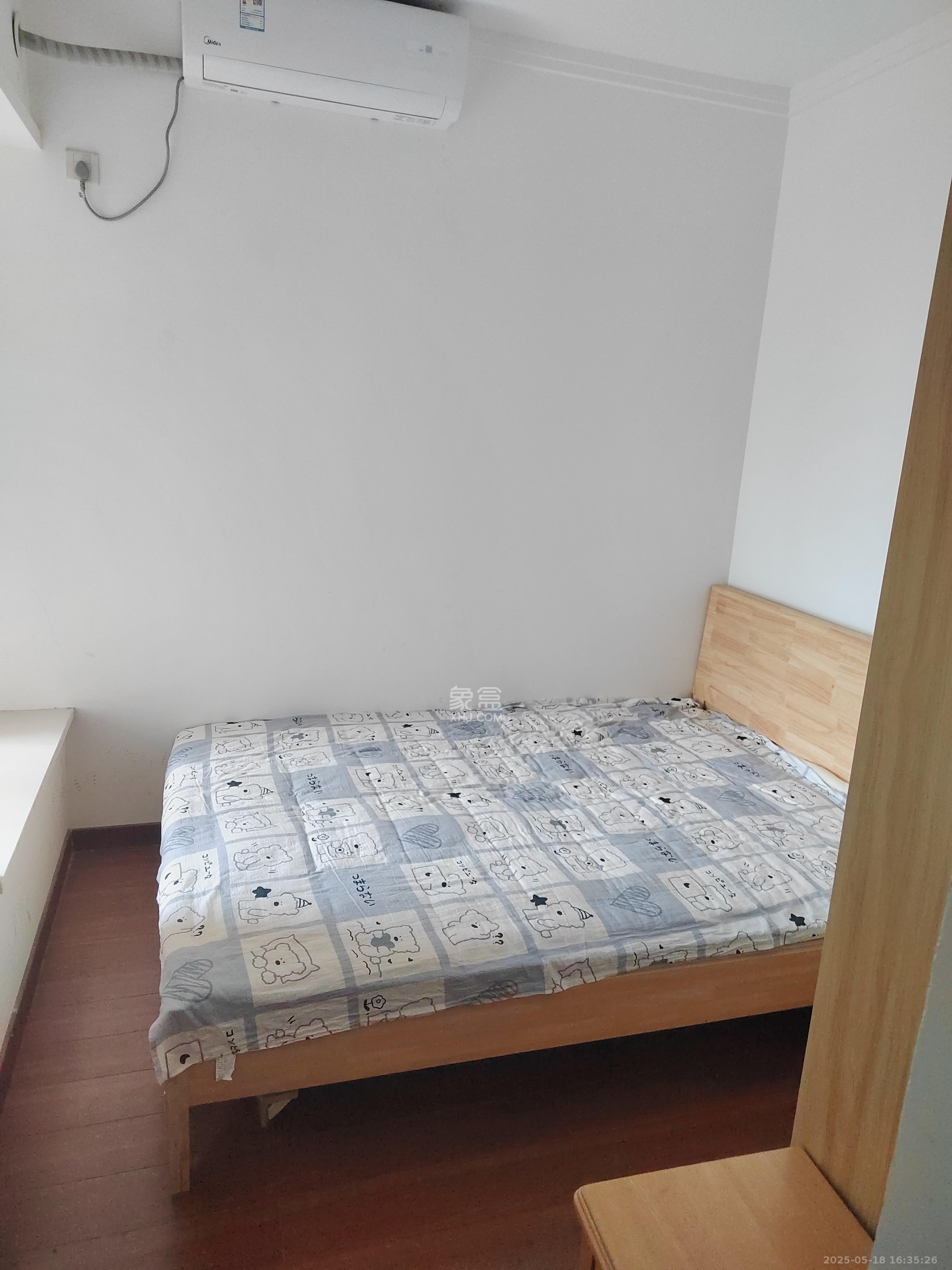 荣泰广场 3室2厅1卫 2400.0元/月 荣泰广场 3室2厅1卫 2400.0元/月室内图