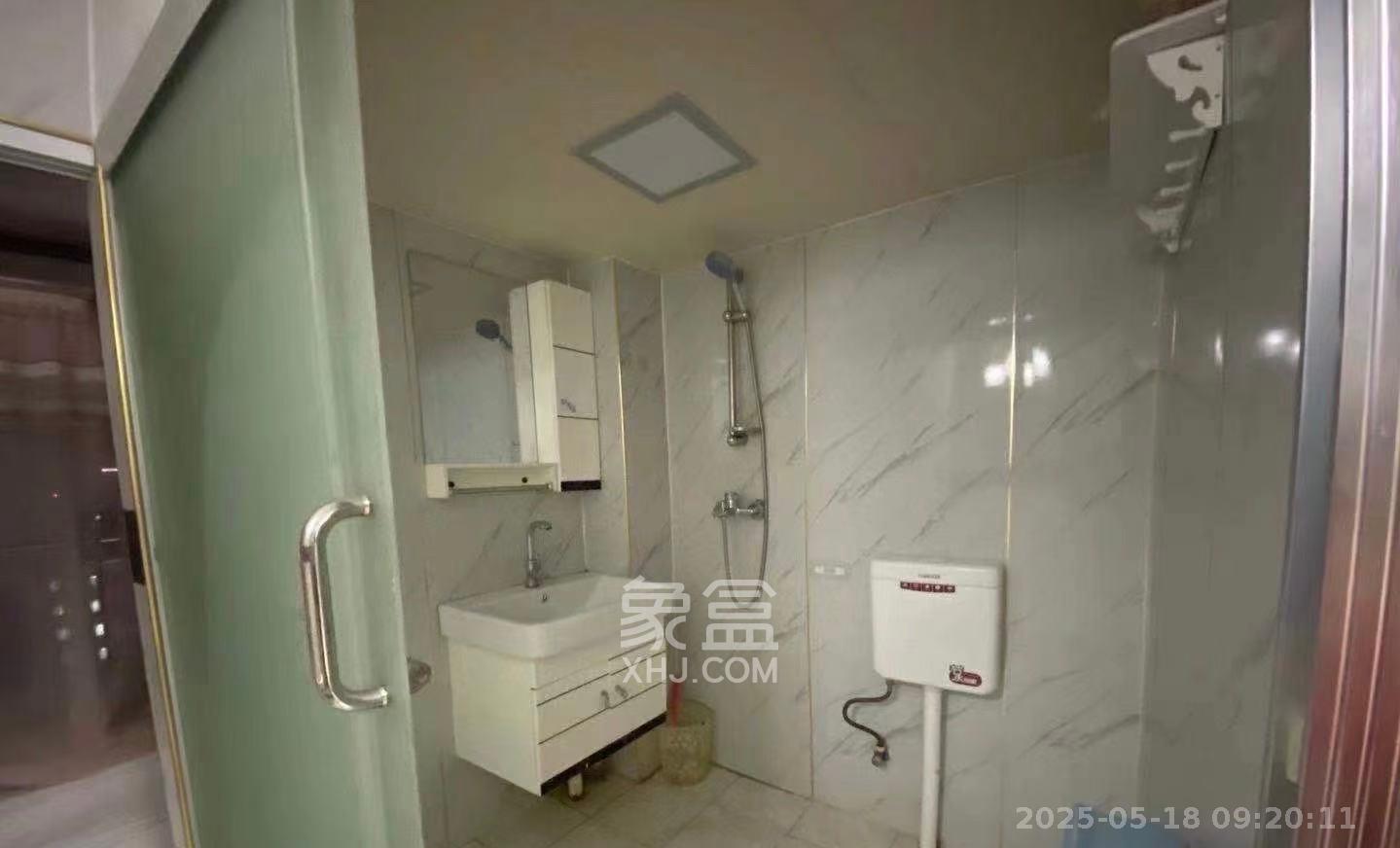 金色loft(鑫秋大厦)  2室2厅1卫    2000.0元/月 金色loft(鑫秋大厦)  2室2厅1卫    2000.0元/月室内图