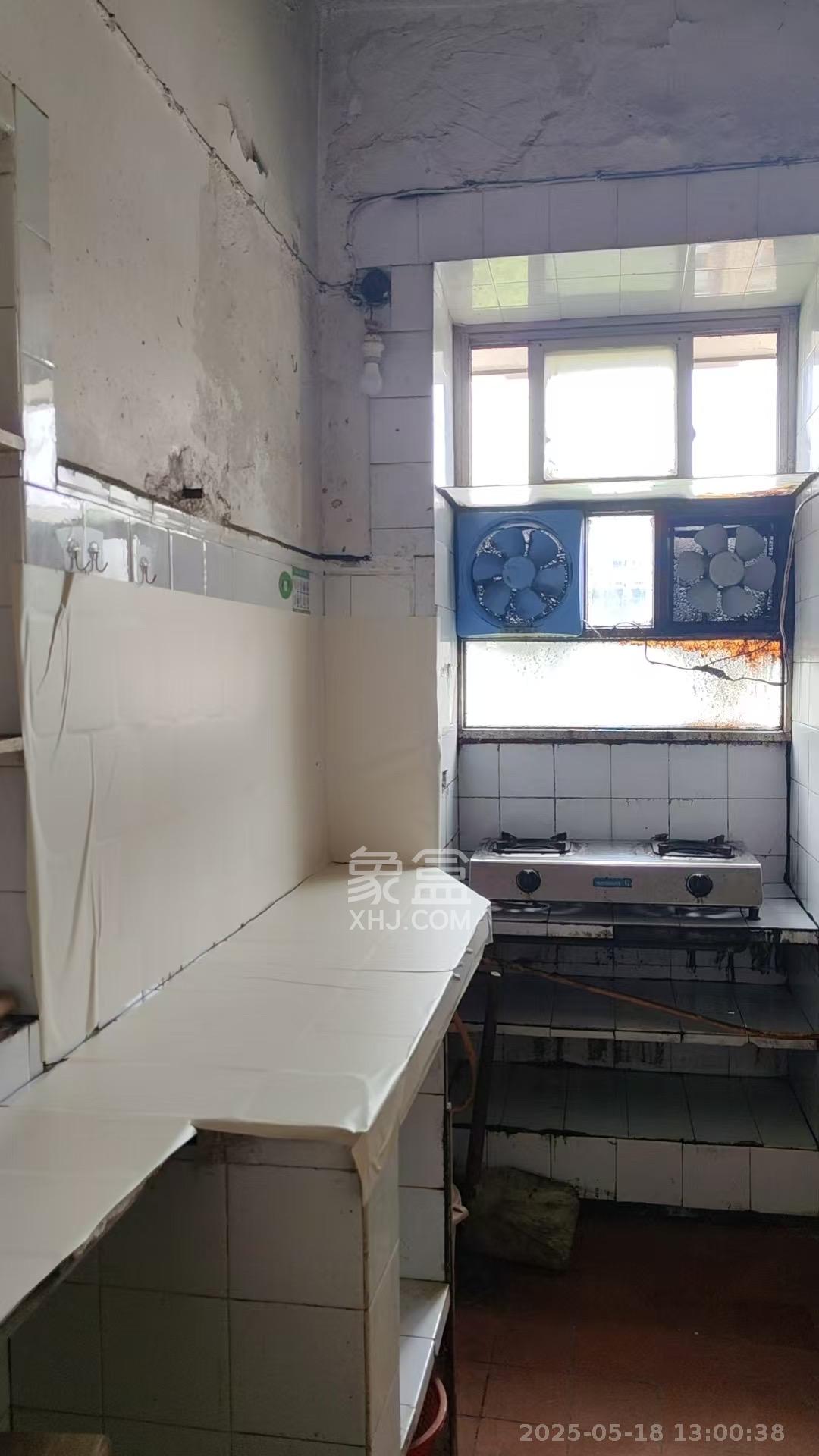 公交园小区(公交新村) 3室2厅1卫 899.0元/月 公交园小区(公交新村) 3室2厅1卫 899.0元/月室内图