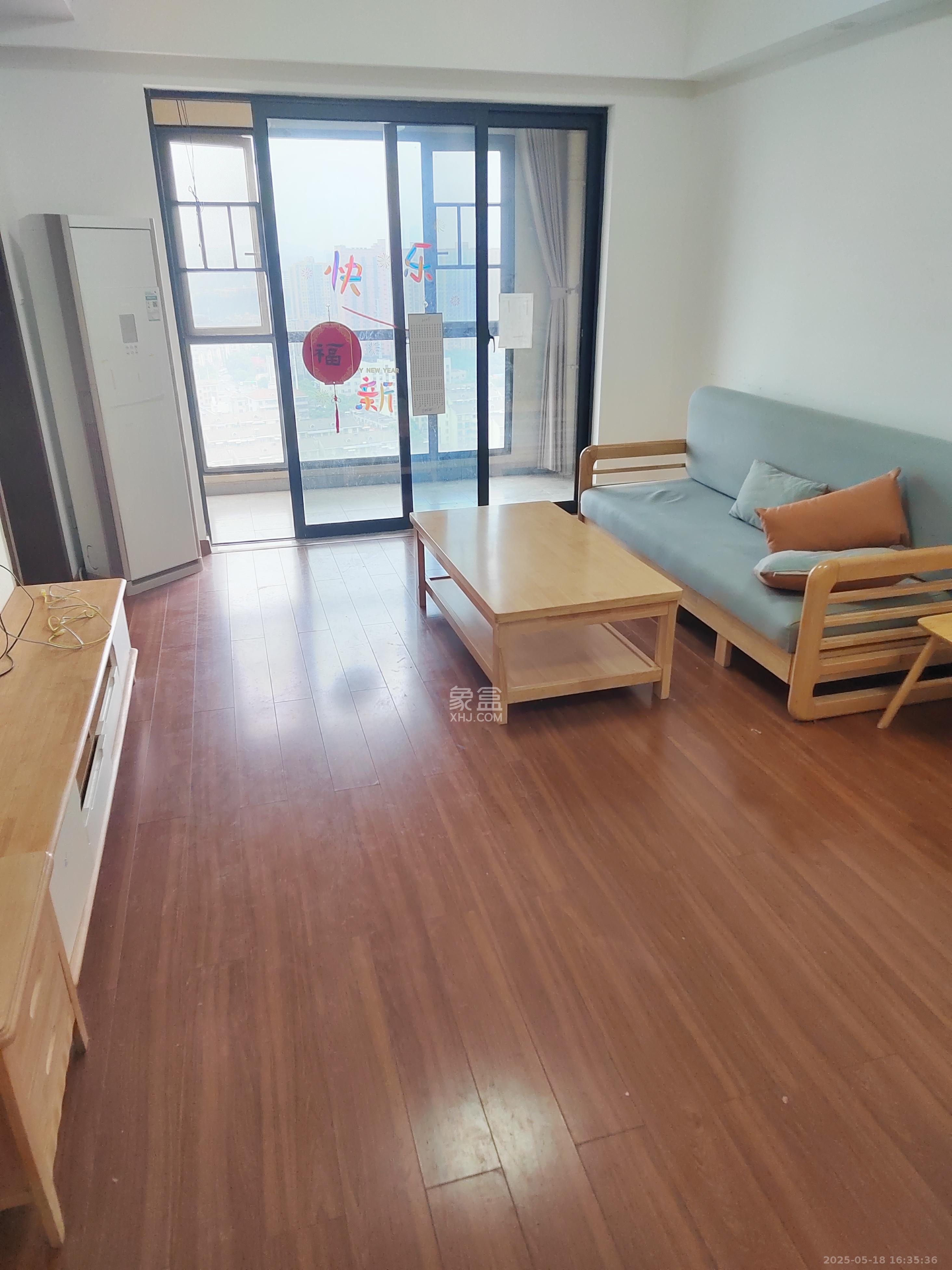 荣泰广场 3室2厅1卫 2400.0元/月 荣泰广场 3室2厅1卫 2400.0元/月室内图