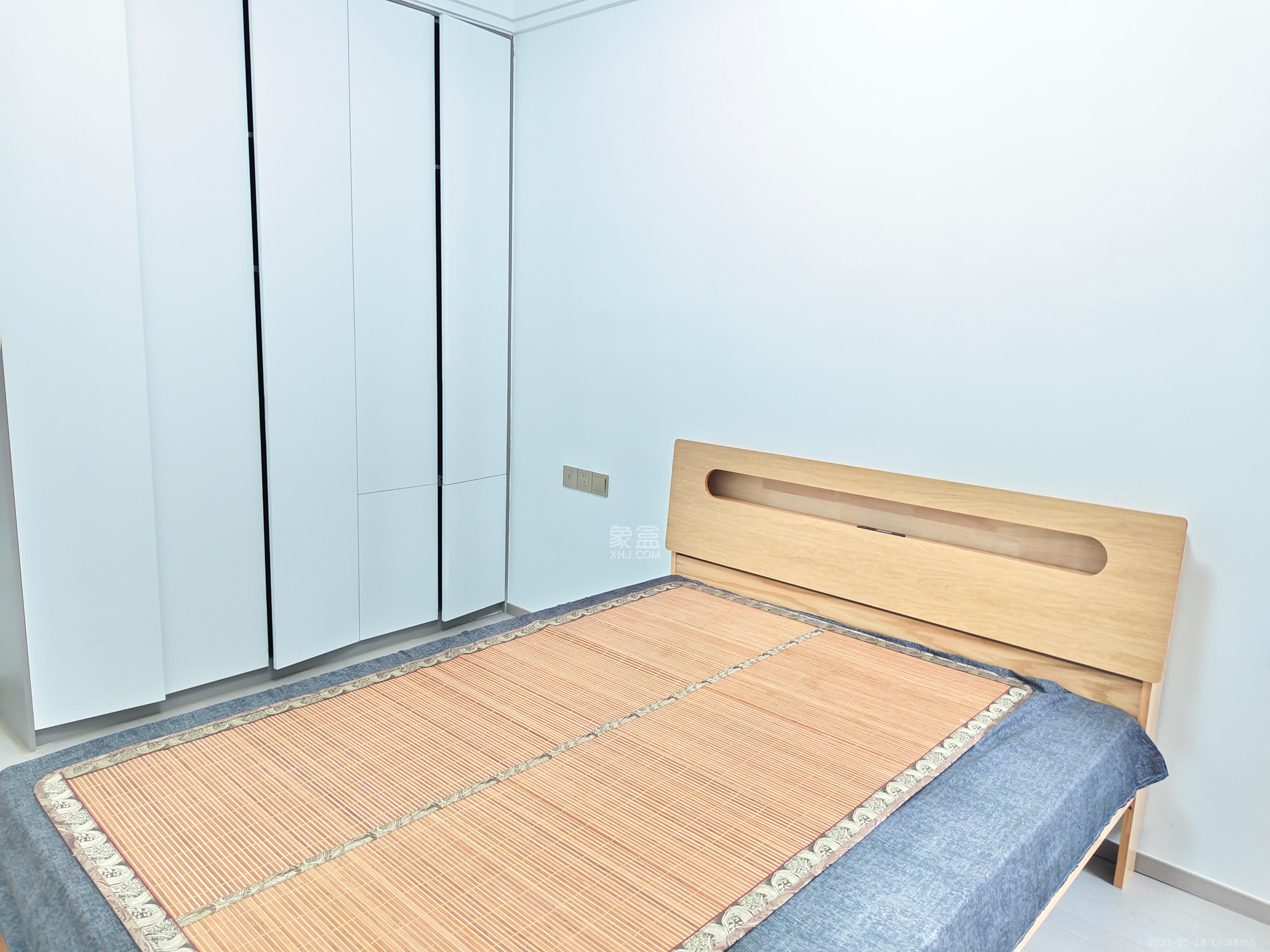 蓝光雍锦半岛  3室2厅1卫   3200.00元/月室内图