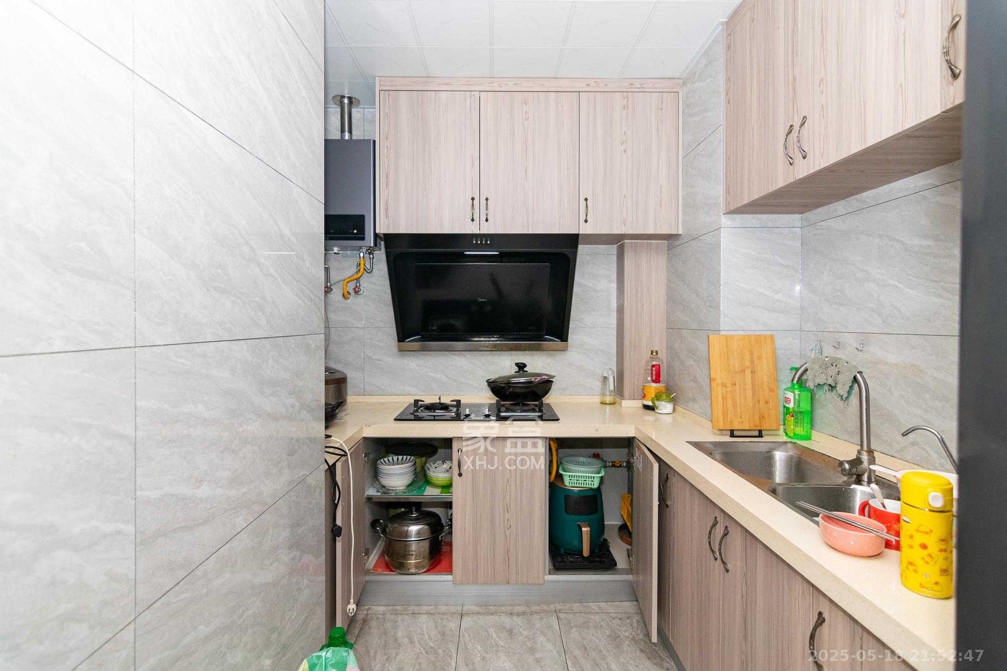 亿达智造小镇望天悦 3室2厅1卫 59.8万 亿达智造小镇望天悦 3室2厅1卫 59.8万厨房