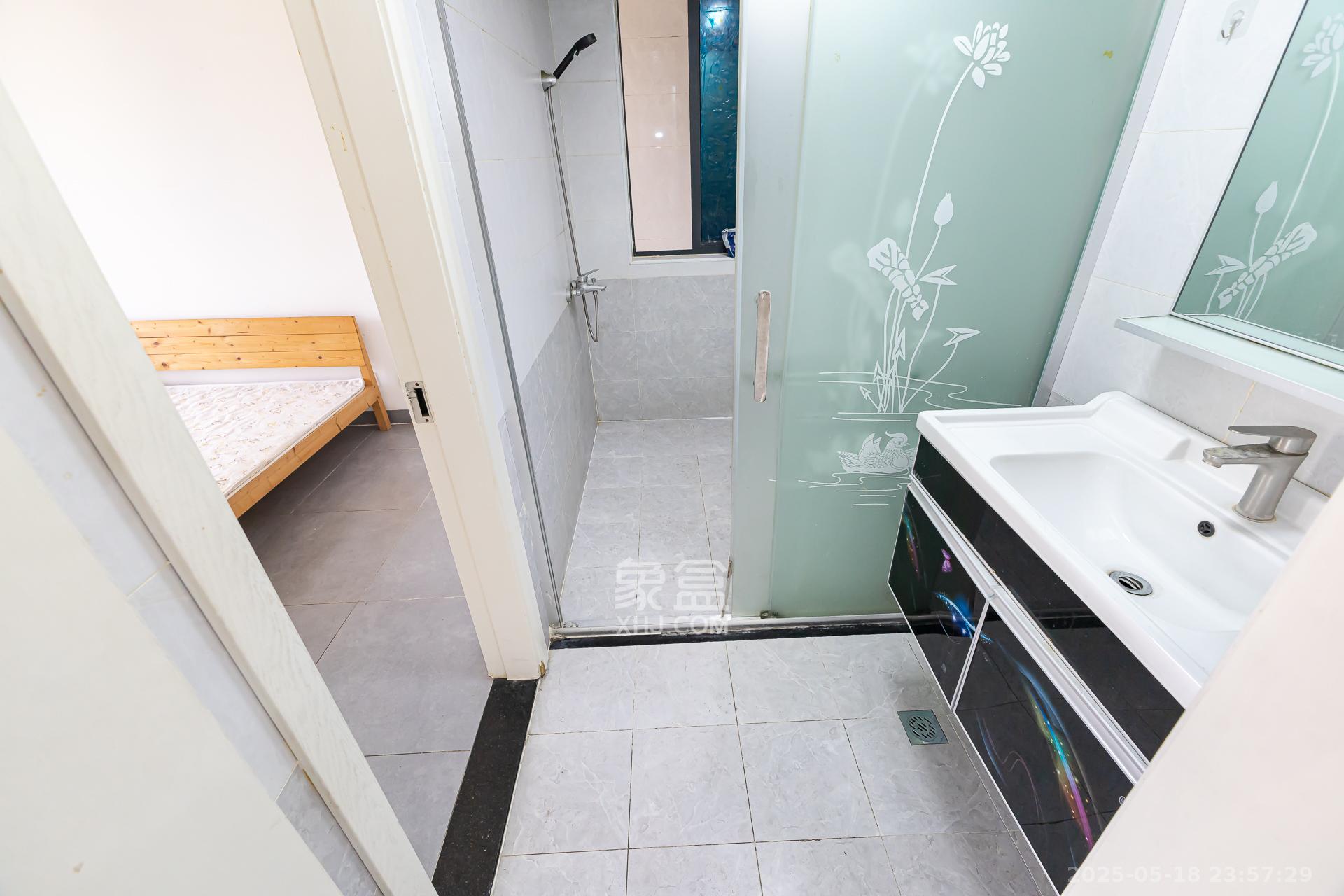 明发国际城  3室2厅1卫    80.0万卫生间