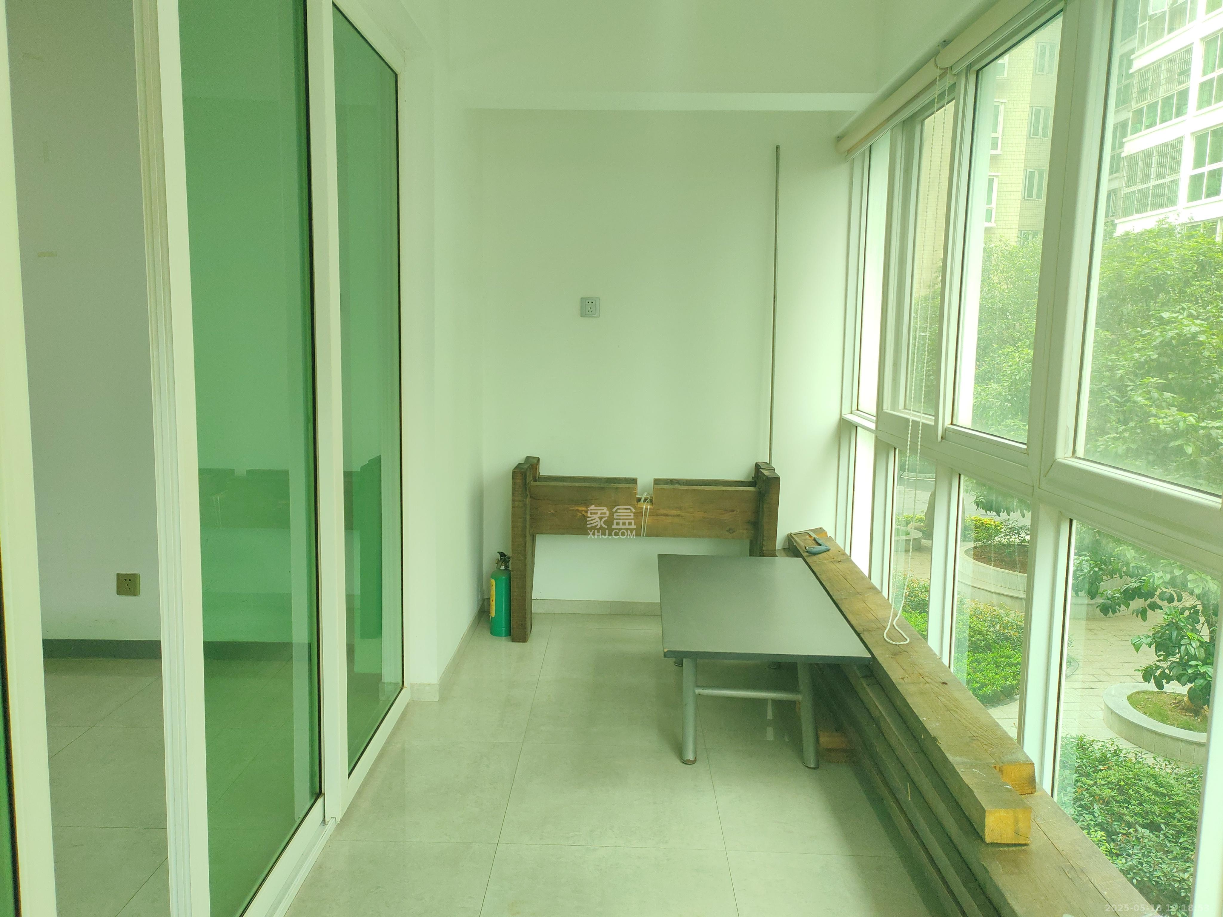 宏华花苑  3室2厅2卫    2600.0元/月 宏华花苑  3室2厅2卫    2600.0元/月室内图