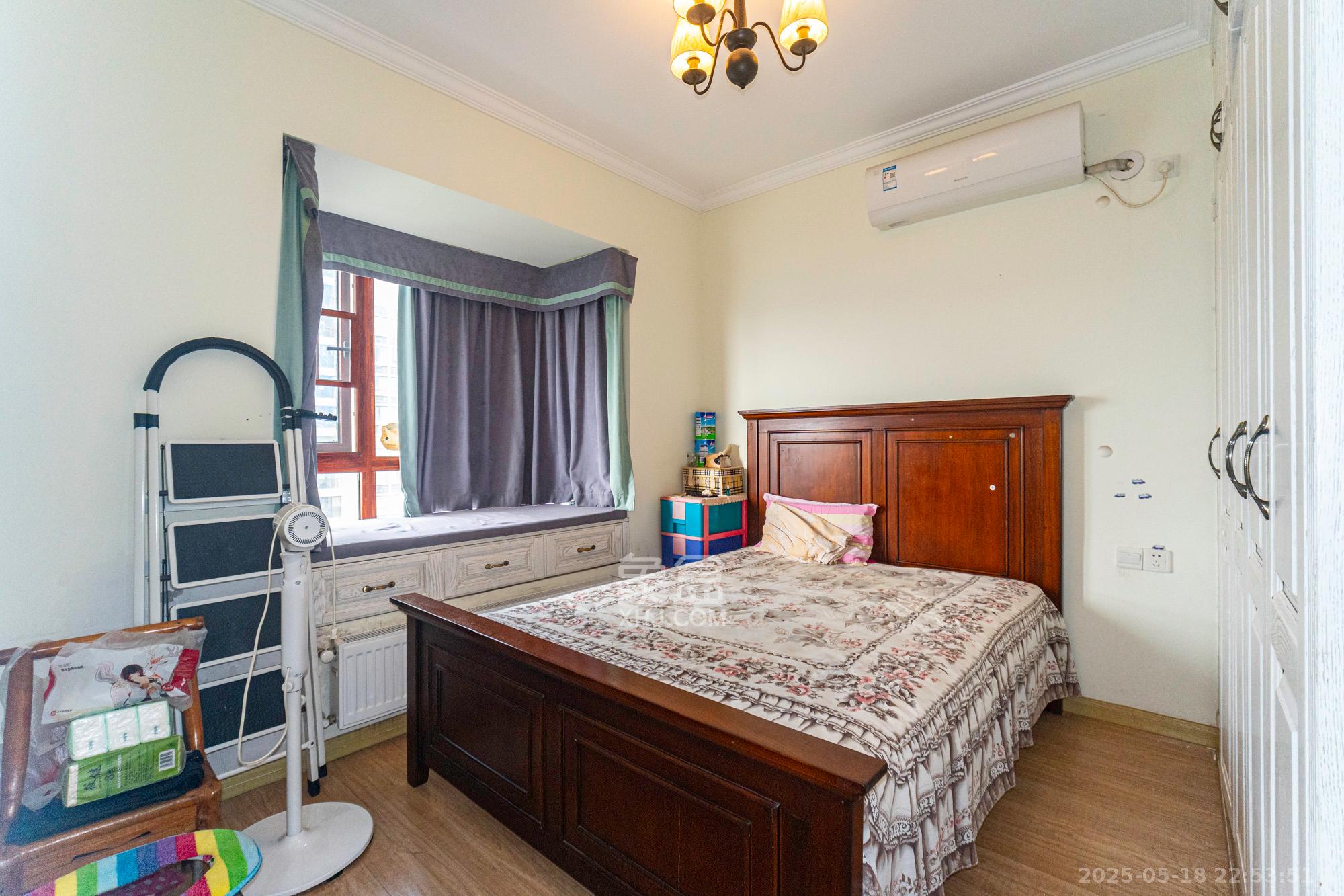 金科时代中心 3室2厅2卫 75.8万 金科时代中心 3室2厅2卫 75.8万卧室