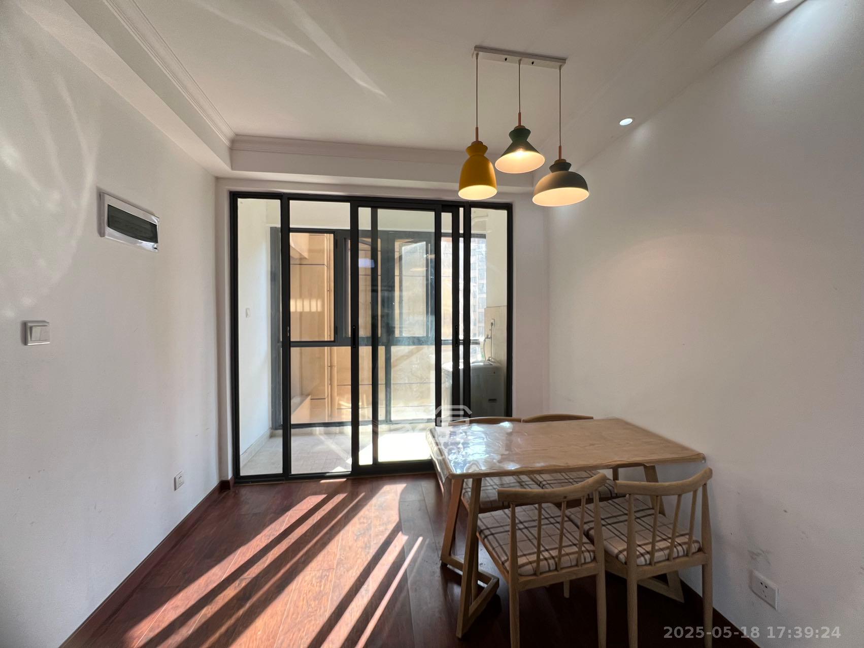 西湖鸿运佳苑  3室2厅2卫    2300.0元/月 西湖鸿运佳苑  3室2厅2卫    2300.0元/月室内图