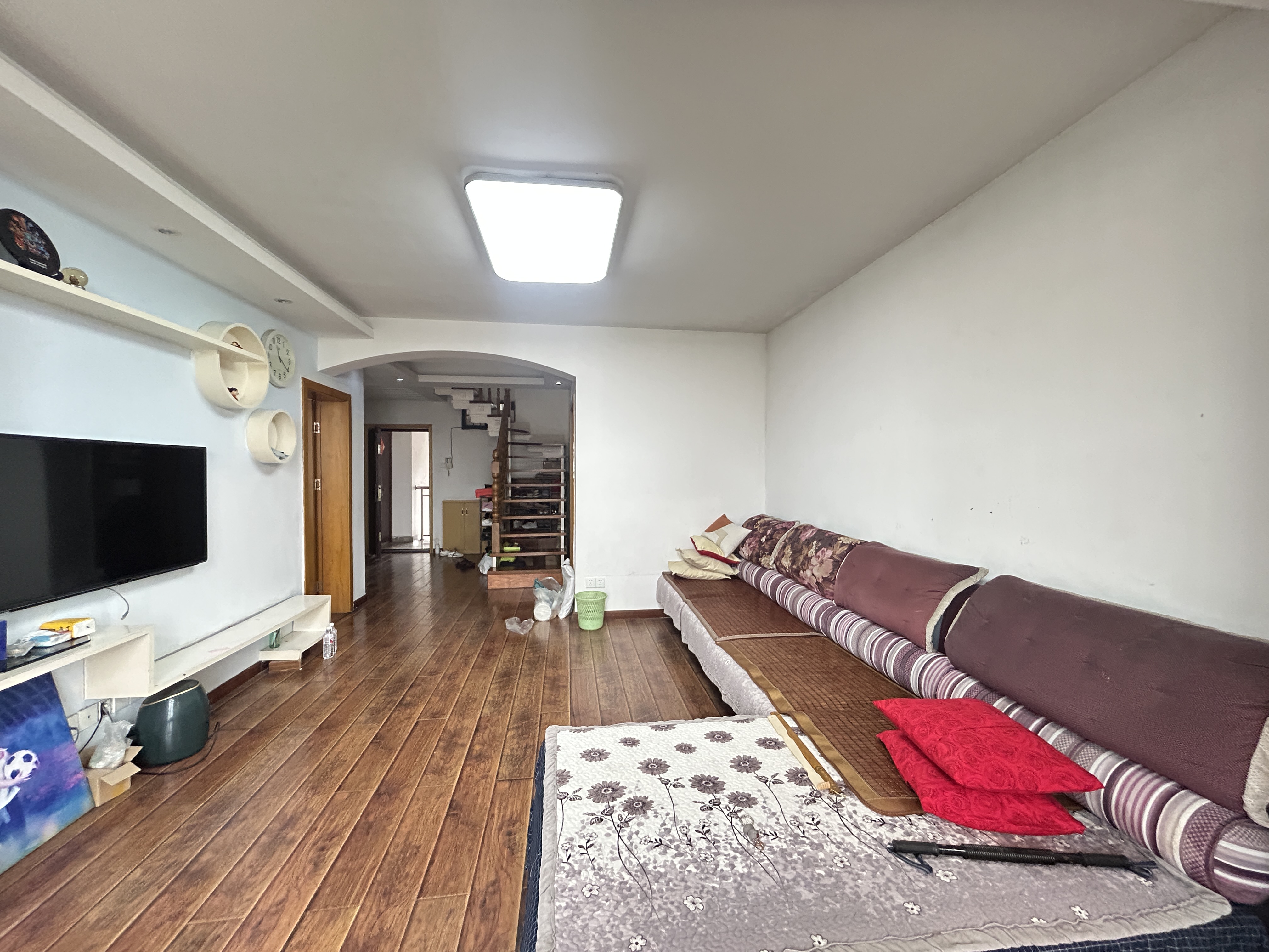 香槟花苑 5室2厅2卫 1500.0元/月 香槟花苑 5室2厅2卫 1500.0元/月室内图