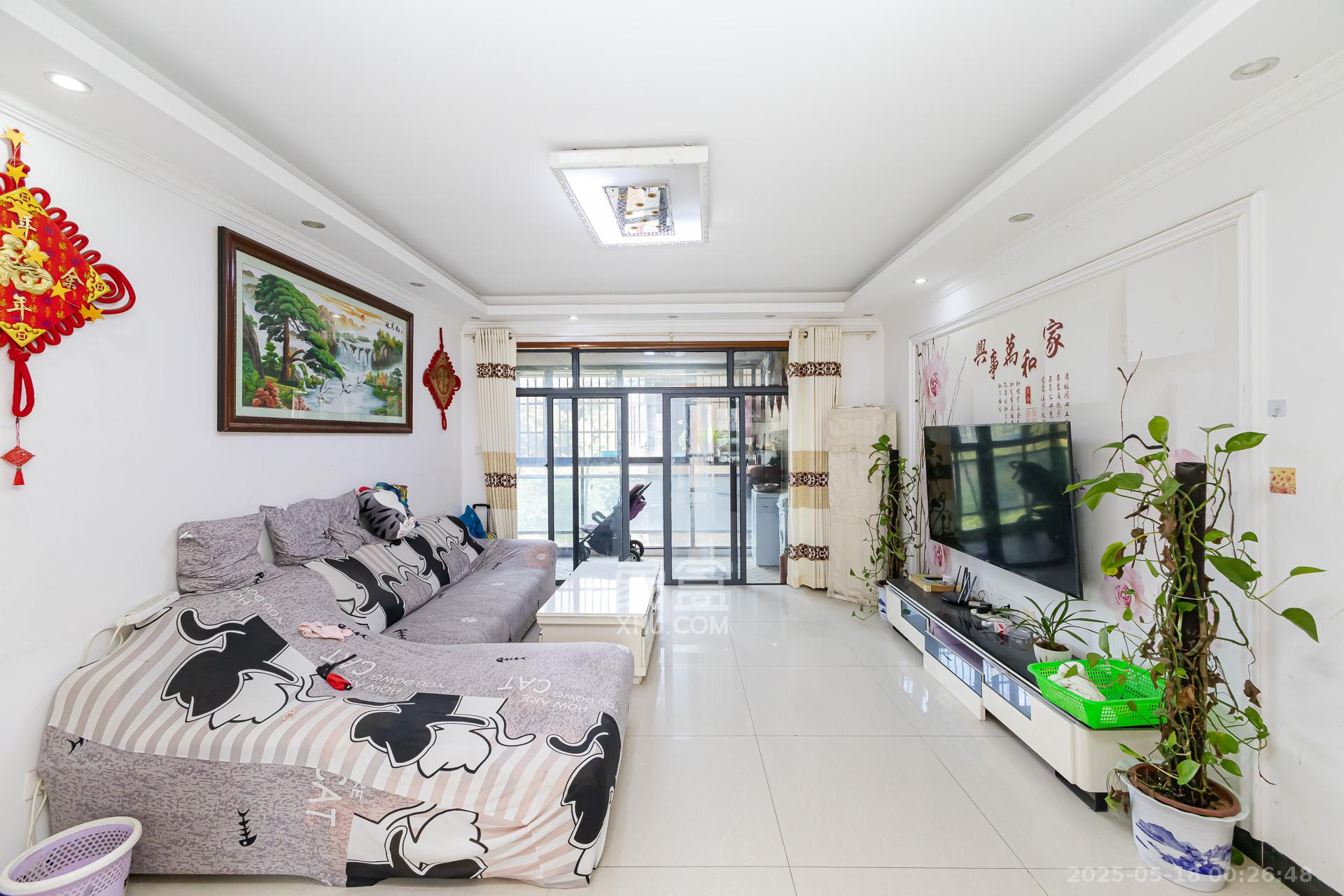 珠江东方明珠(新地东方明珠)三期 4室2厅2卫 89.8万 珠江东方明珠(新地东方明珠)三期 4室2厅2卫 89.8万客厅