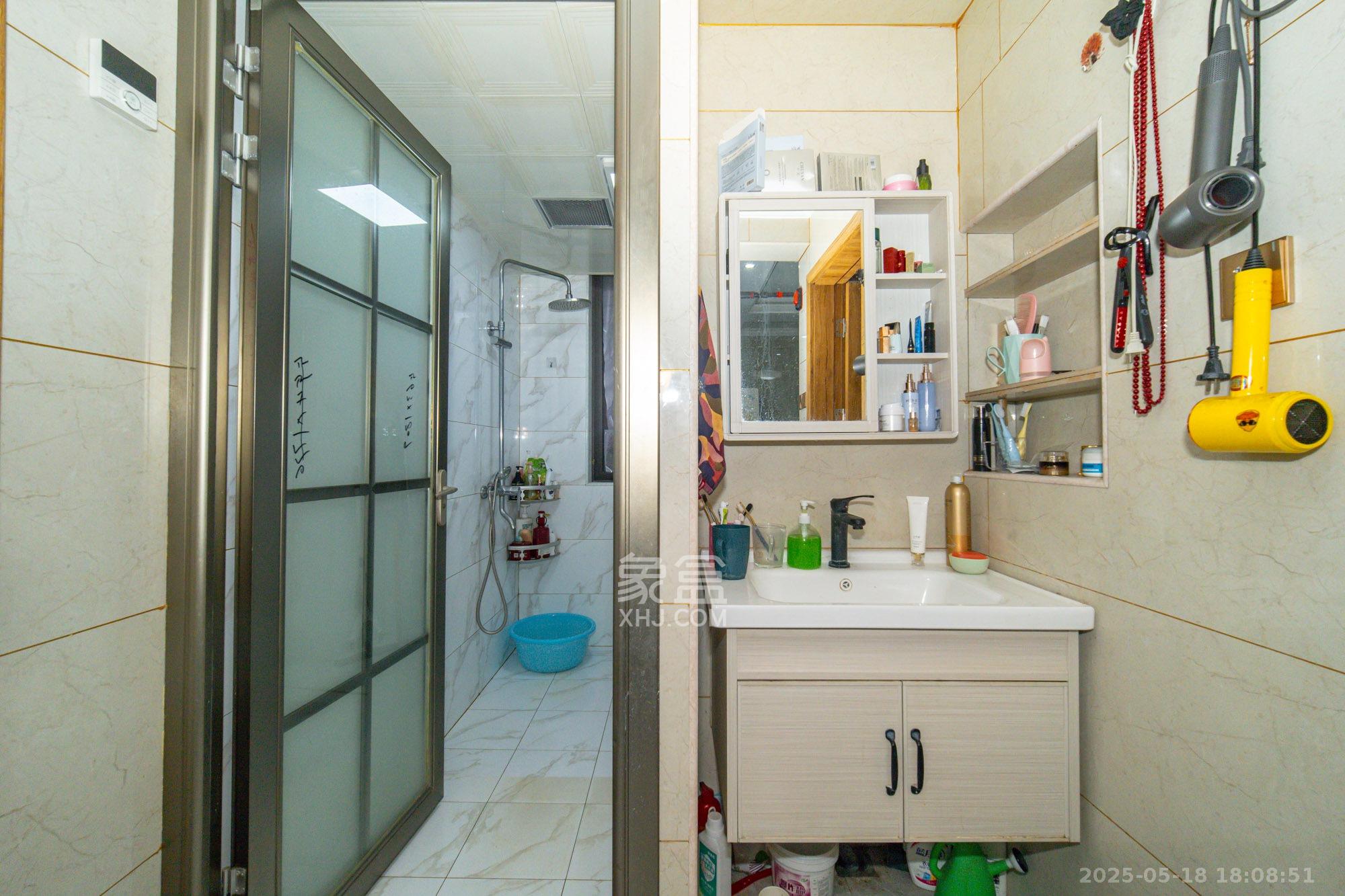 国泰九龙湾 3室2厅1卫 66.8万 国泰九龙湾 3室2厅1卫 66.8万卫生间