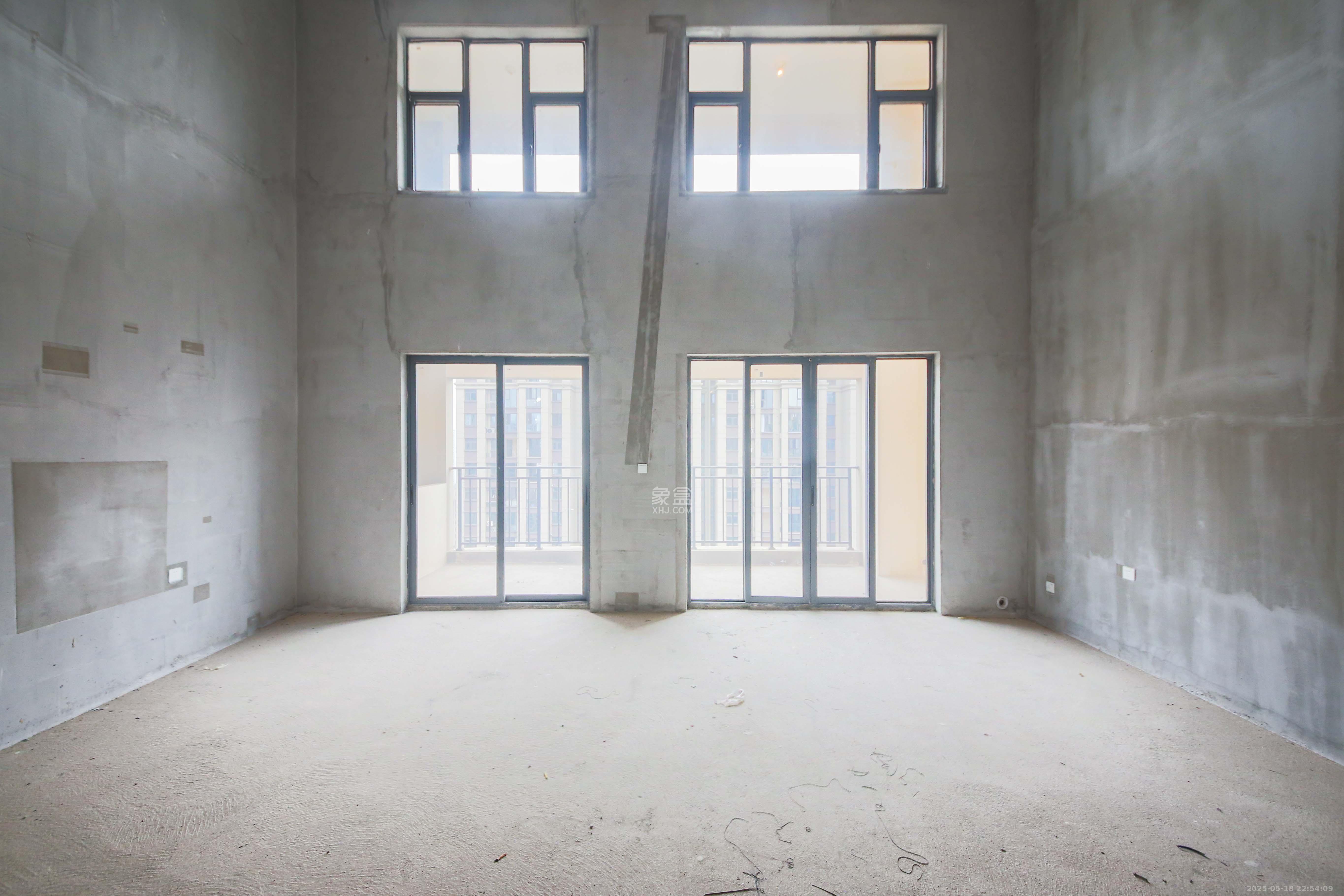 中建钰和城  4室2厅2卫   180.00万