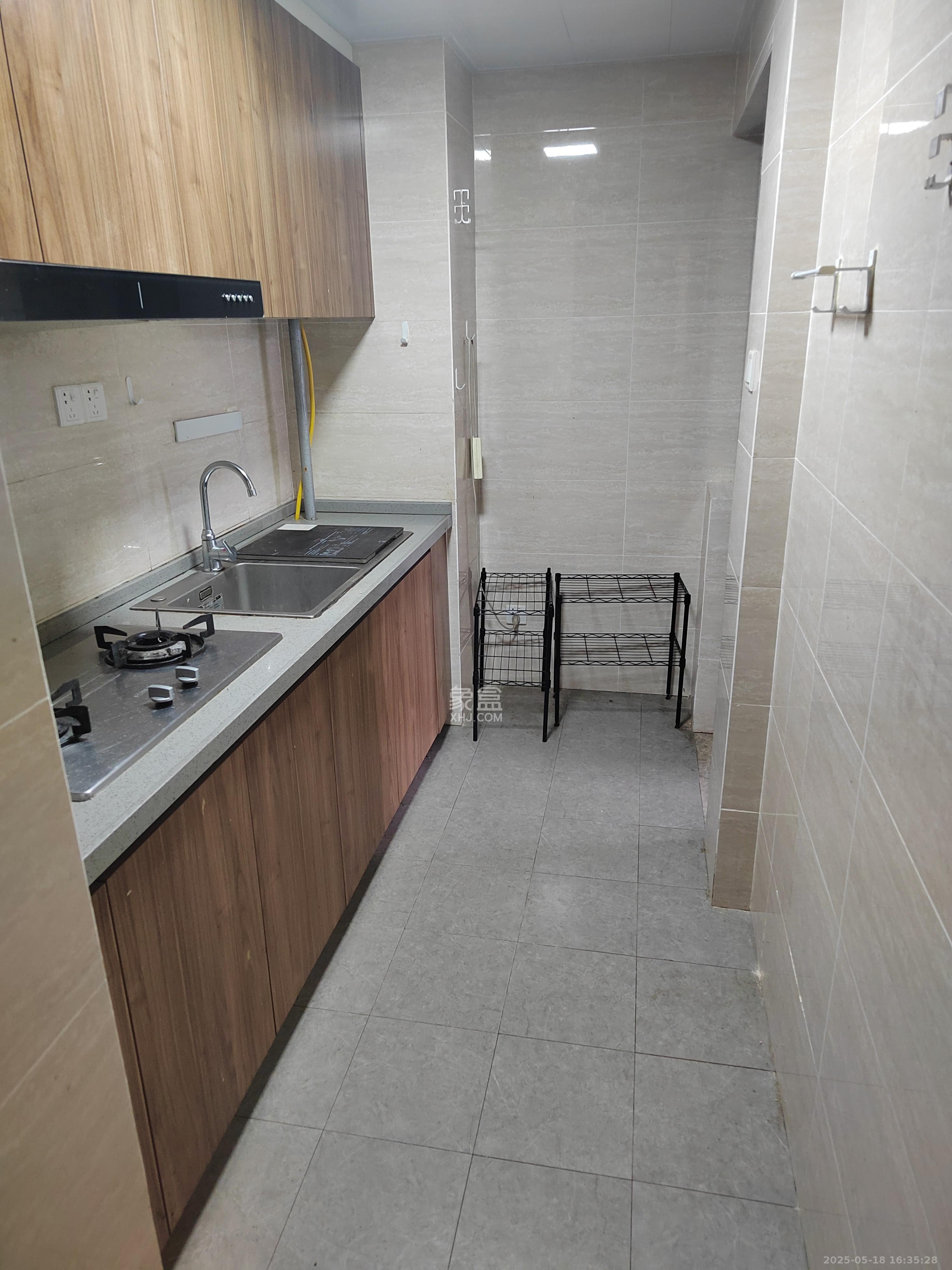 荣泰广场 3室2厅1卫 2400.0元/月 荣泰广场 3室2厅1卫 2400.0元/月室内图