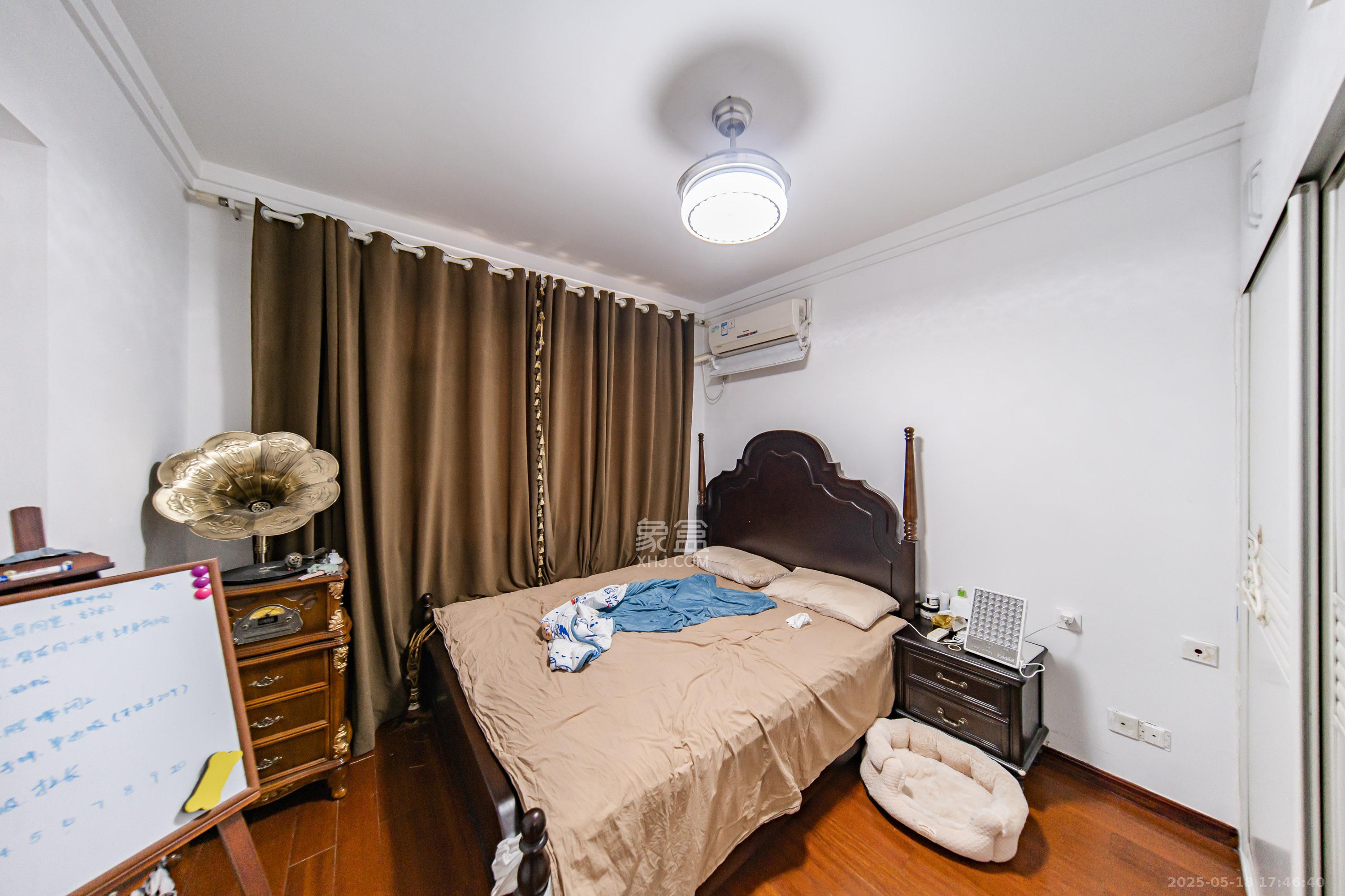 阳光100三期  2室2厅1卫    75.0万 阳光100三期  2室2厅1卫    75.0万卧室