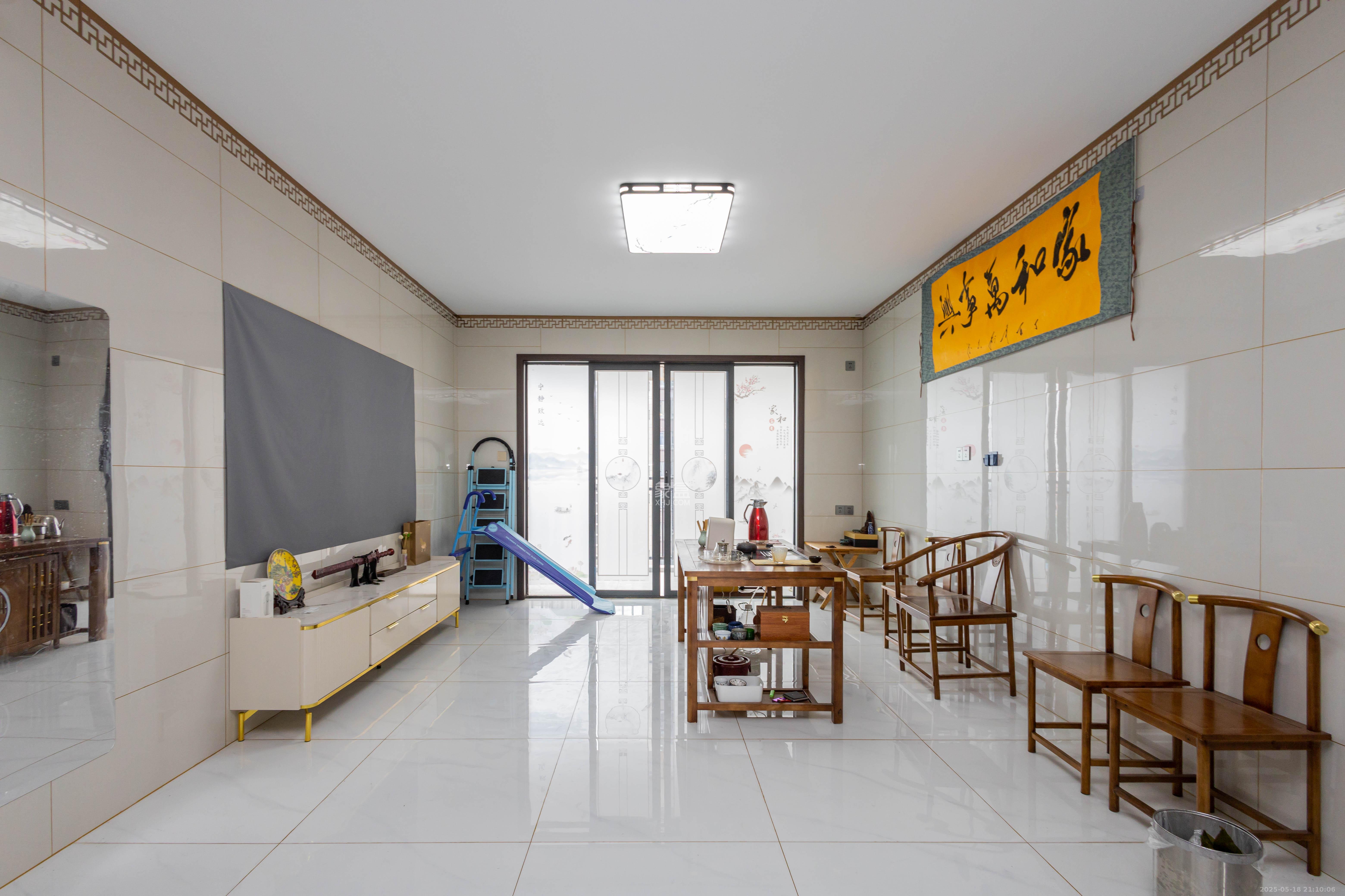 日盛湖湘花苑 1室0厅0卫 123.0万 日盛湖湘花苑 1室0厅0卫 123.0万客厅