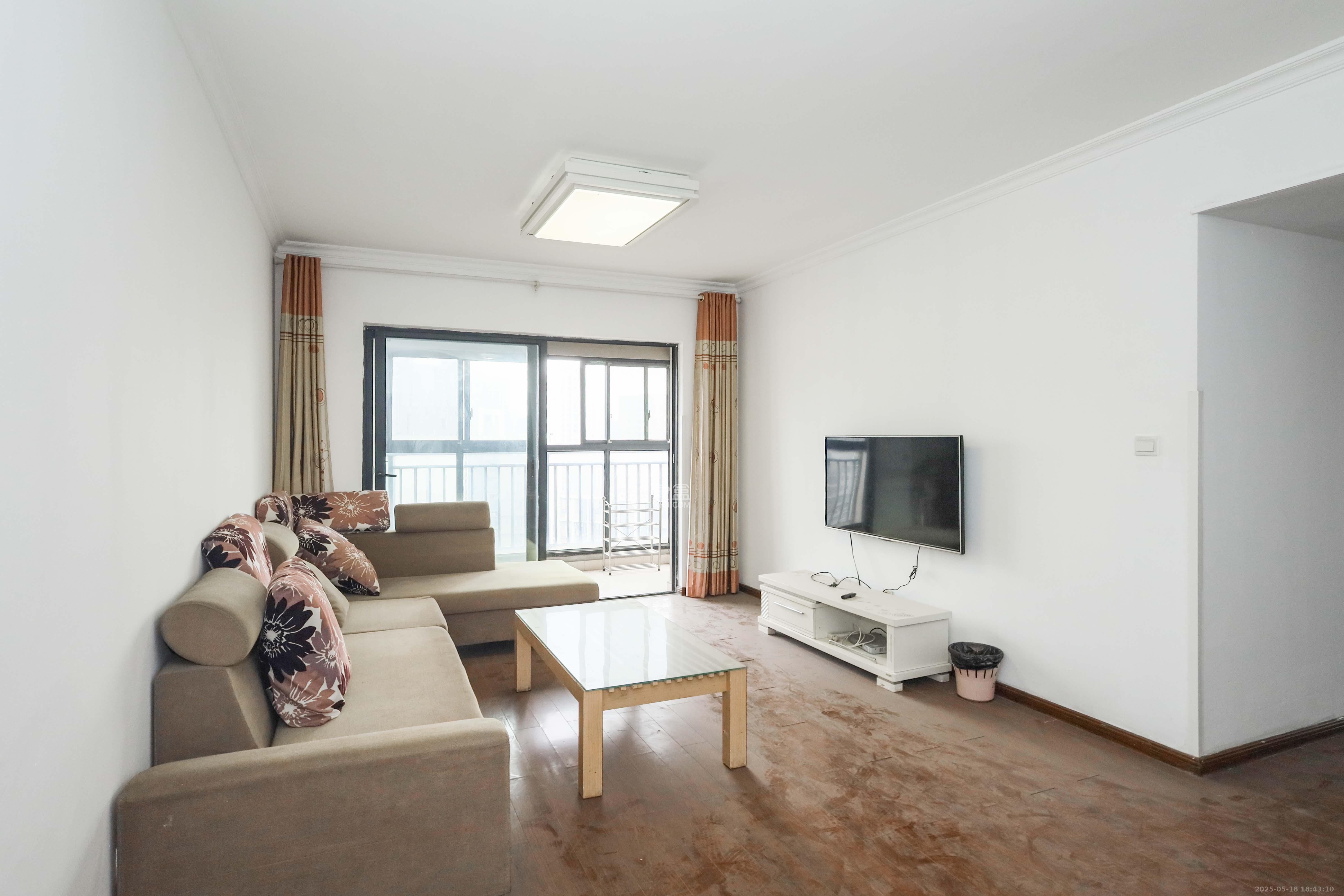 万科城市花园  3室2厅1卫    80.0万 万科城市花园  3室2厅1卫    80.0万客厅