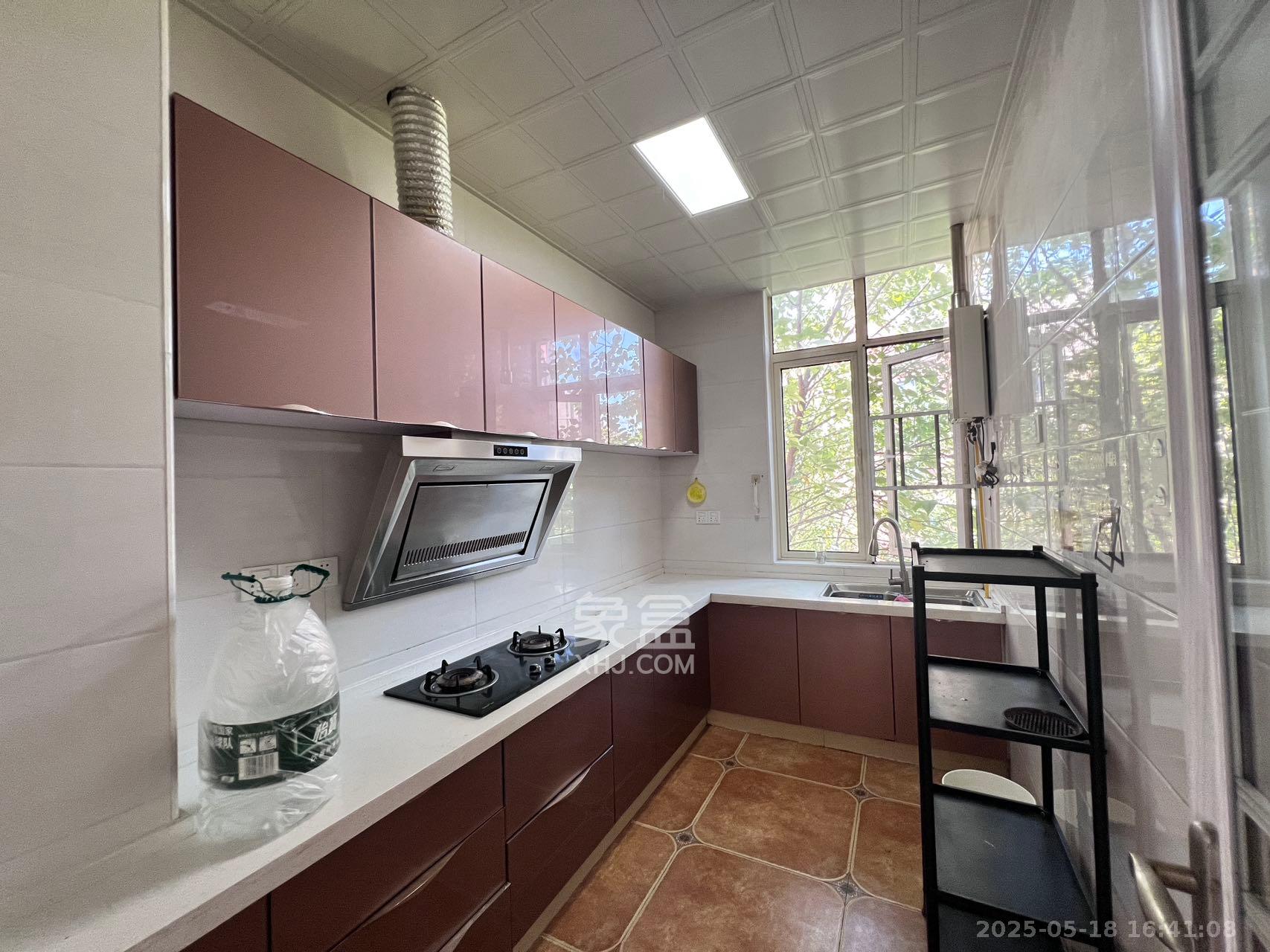 龙湾国际别墅 5室2厅3卫 7200.0元/月 龙湾国际别墅 5室2厅3卫 7200.0元/月室内图