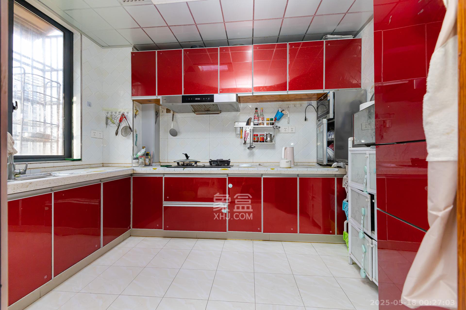 珠江东方明珠(新地东方明珠)三期 4室2厅2卫 89.8万 珠江东方明珠(新地东方明珠)三期 4室2厅2卫 89.8万厨房