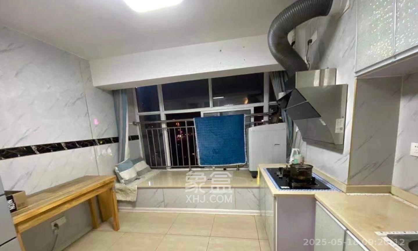 金色loft(鑫秋大厦)  2室2厅1卫    2000.0元/月 金色loft(鑫秋大厦)  2室2厅1卫    2000.0元/月室内图