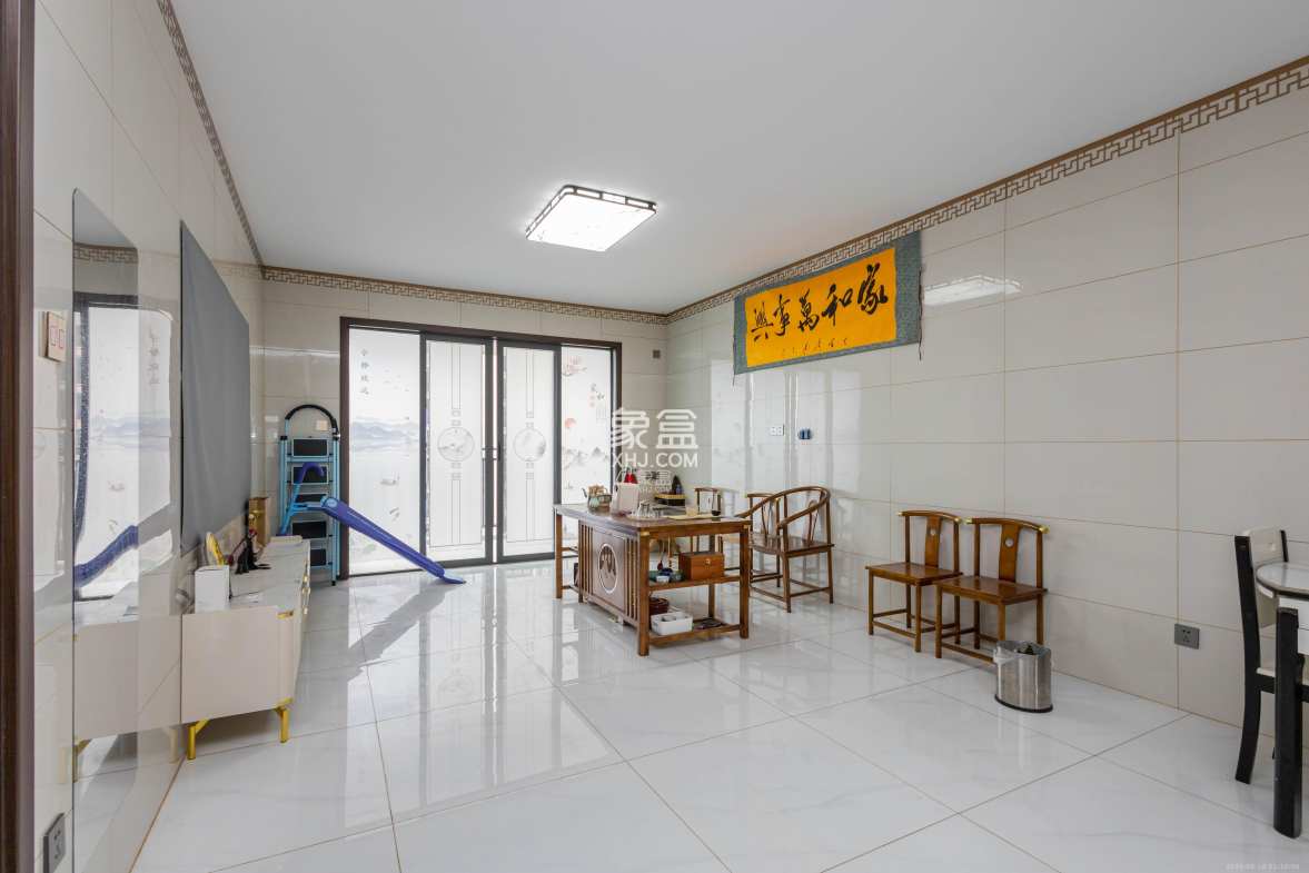 日盛湖湘花苑 1室0厅0卫 123.0万 日盛湖湘花苑 1室0厅0卫 123.0万客厅