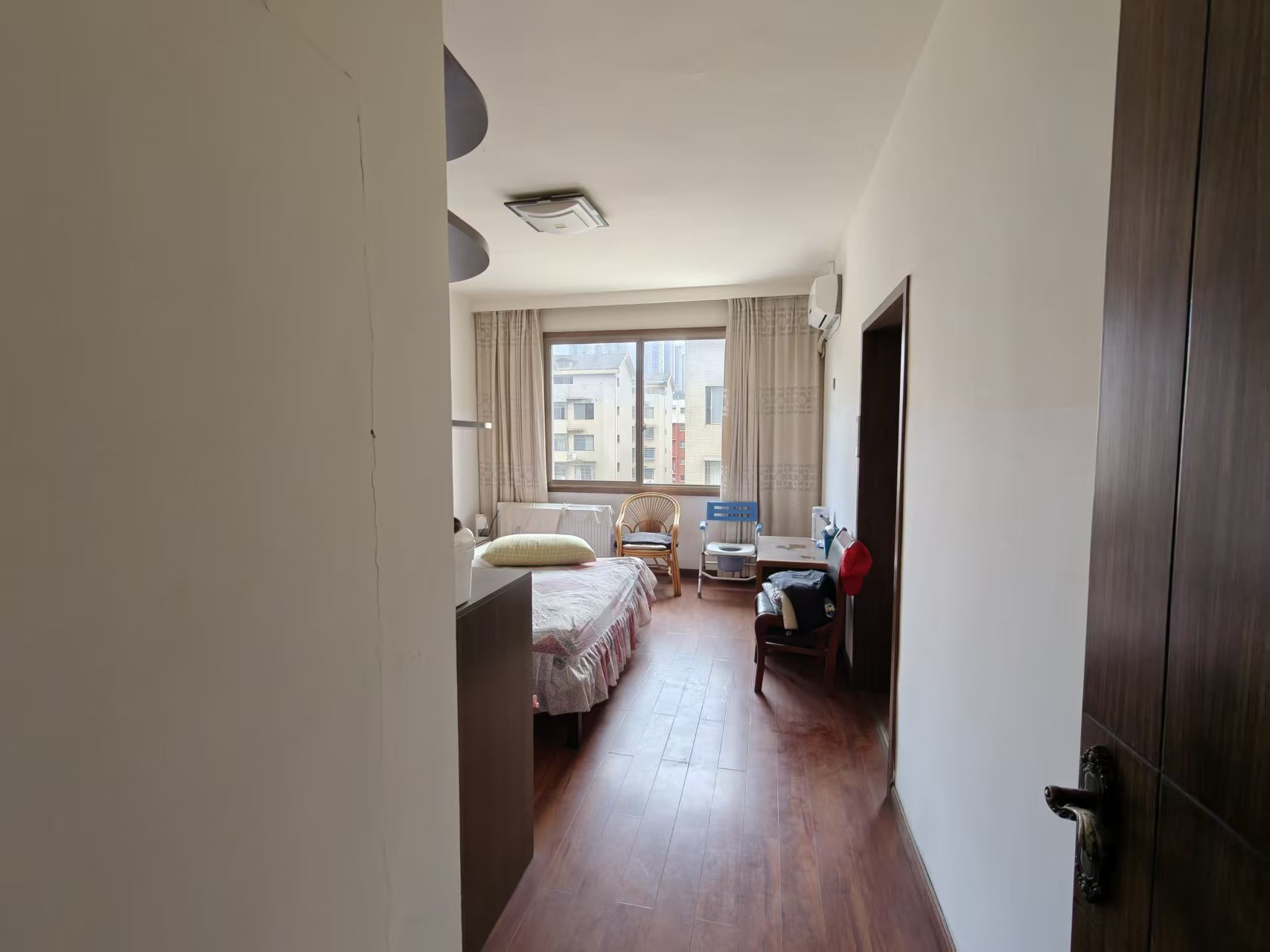 区教师新村 5室2厅2卫 86.0万 区教师新村 5室2厅2卫 86.0万客厅