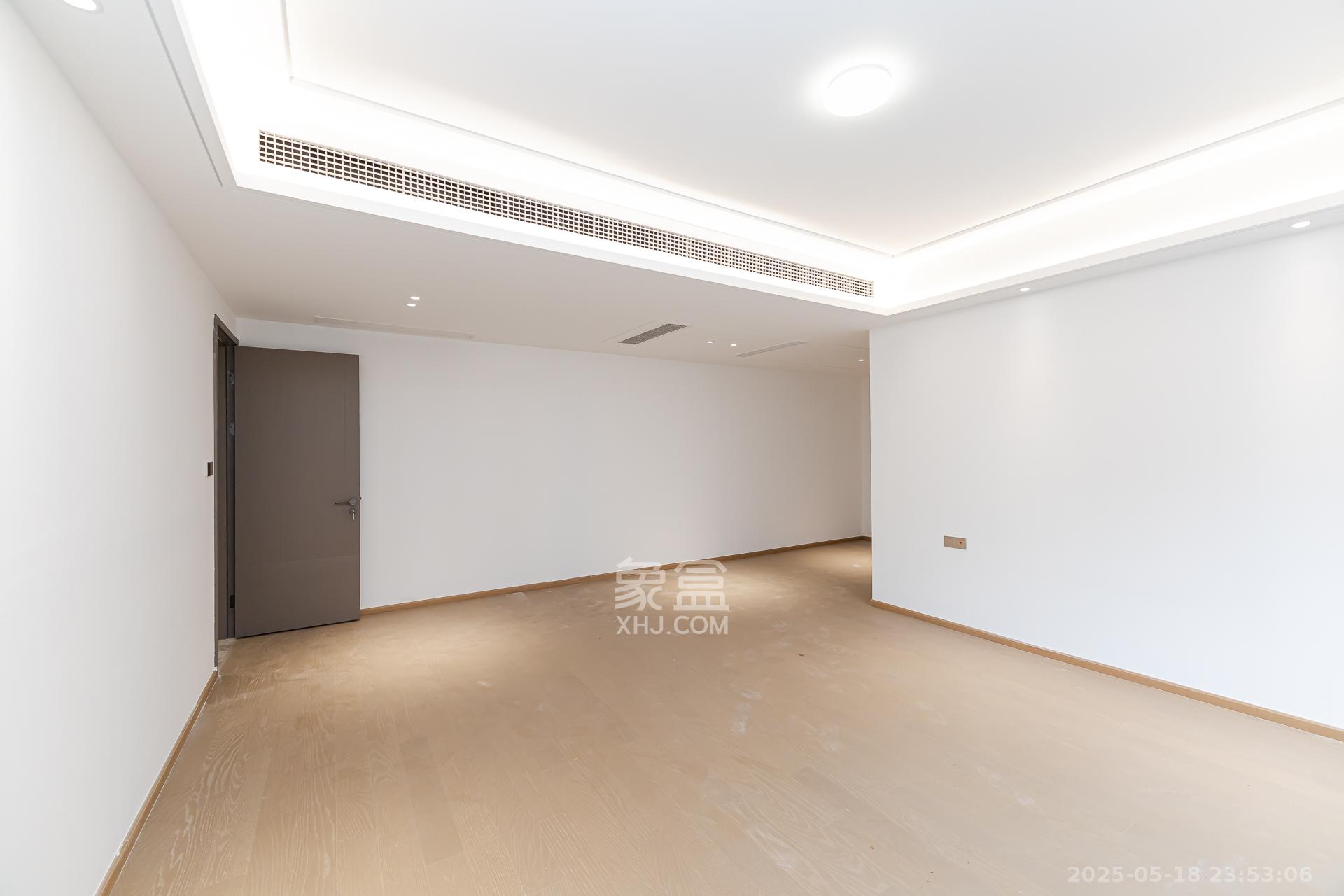 嘉臣道 4室2厅4卫 458.0万 嘉臣道 4室2厅4卫 458.0万卧室