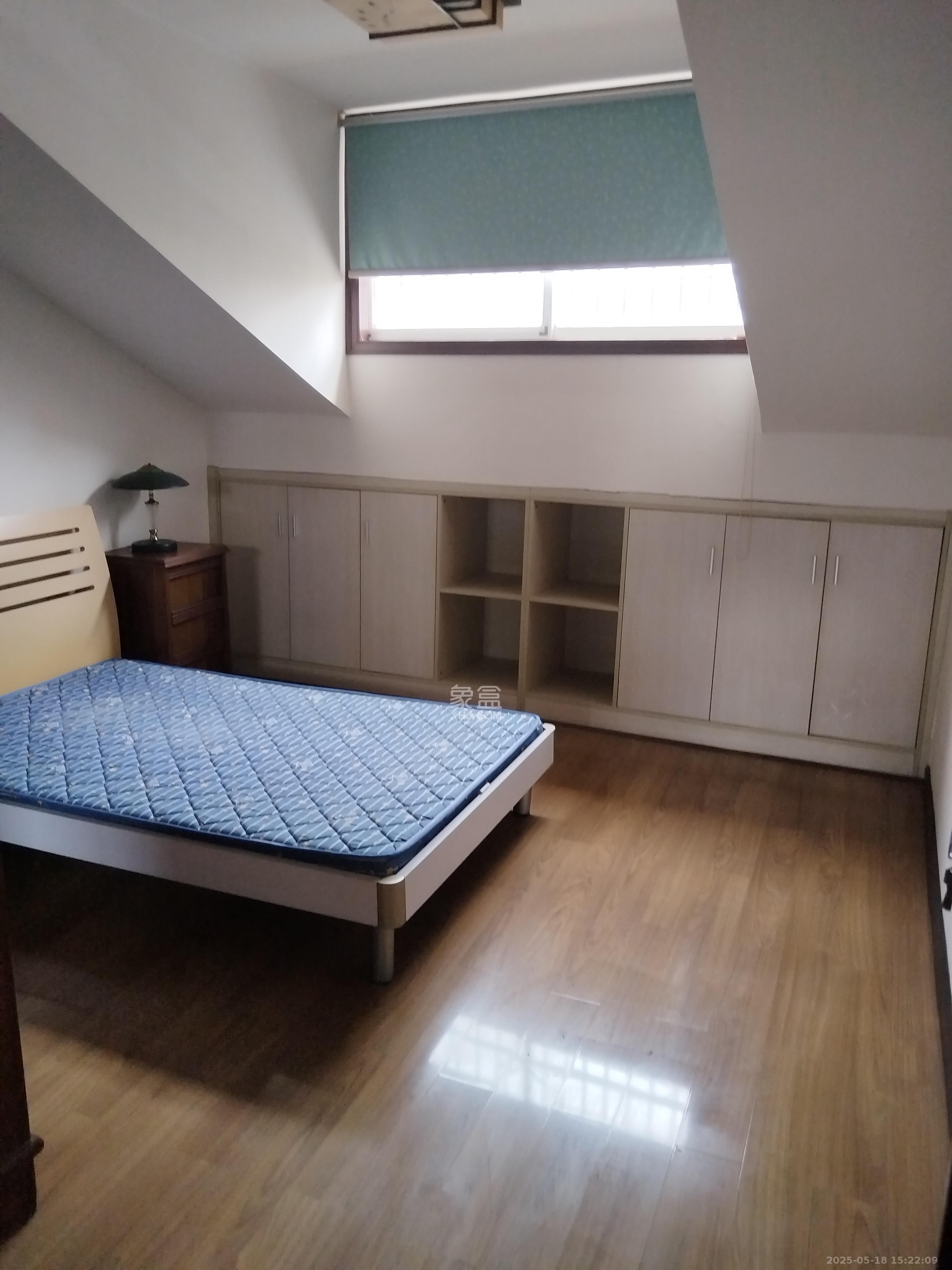 枫林绿洲  4室2厅2卫   2100.00元/月室内图