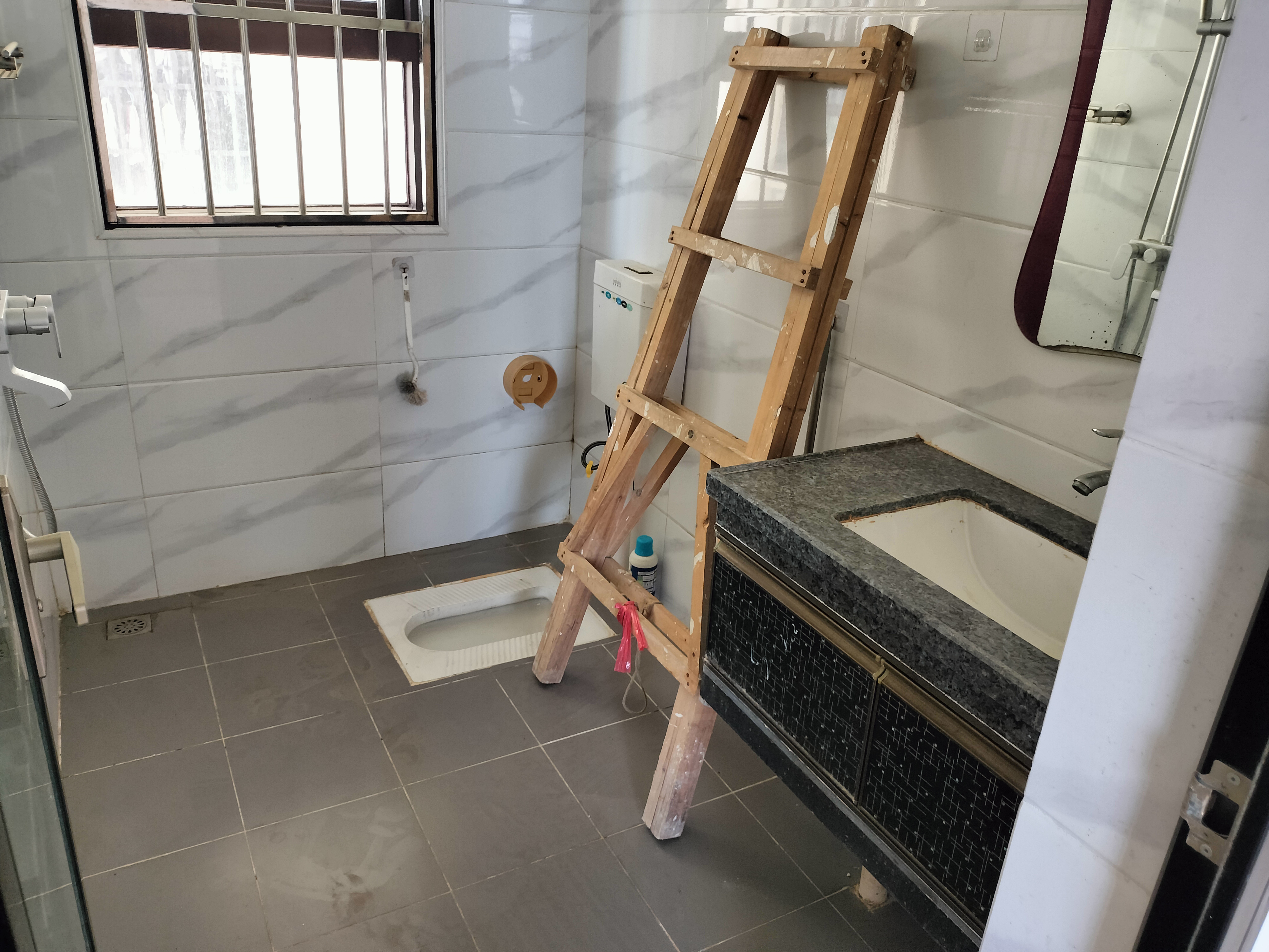 新琼雅苑  3室2厅2卫   1800.00元/月室内图