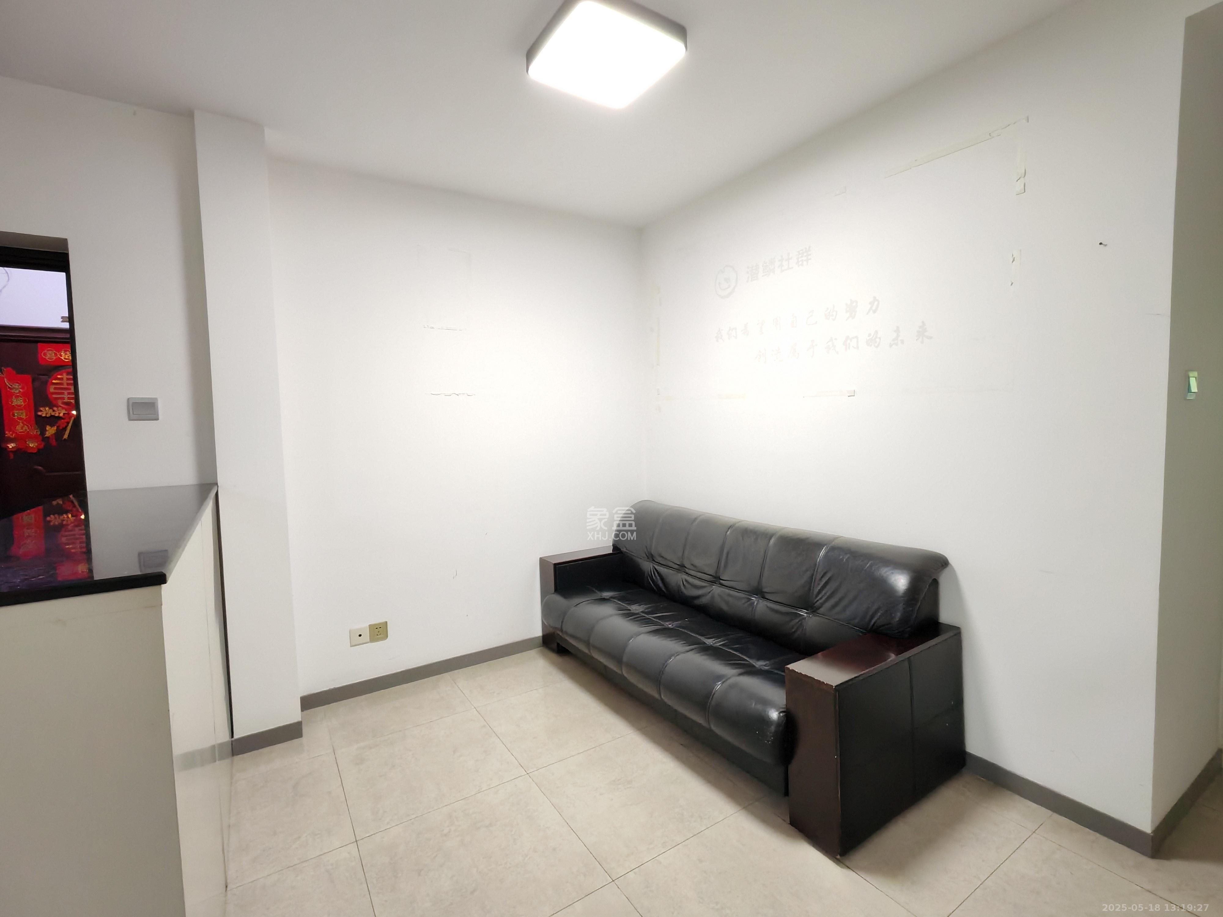 宏华花苑  3室2厅2卫    2600.0元/月 宏华花苑  3室2厅2卫    2600.0元/月室内图