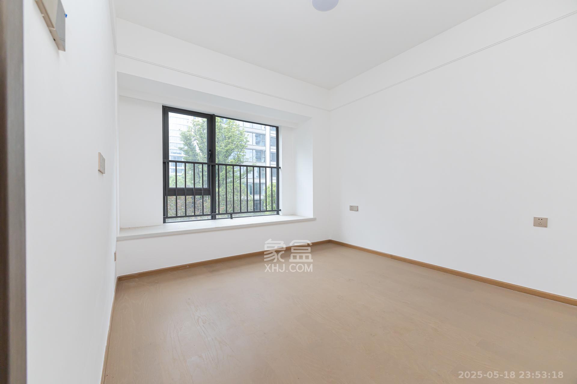 嘉臣道 4室2厅4卫 458.0万 嘉臣道 4室2厅4卫 458.0万卧室