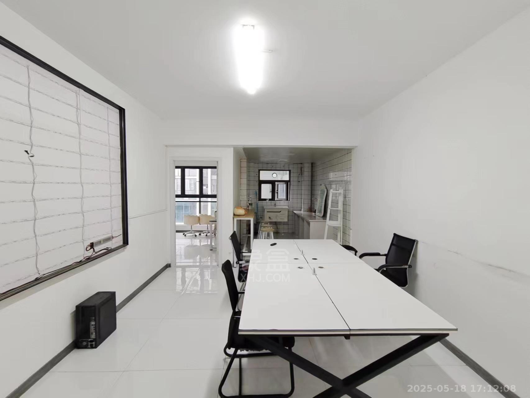 大汉希尔顿 5室0厅0卫 8000.0元/月 大汉希尔顿 5室0厅0卫 8000.0元/月室内图