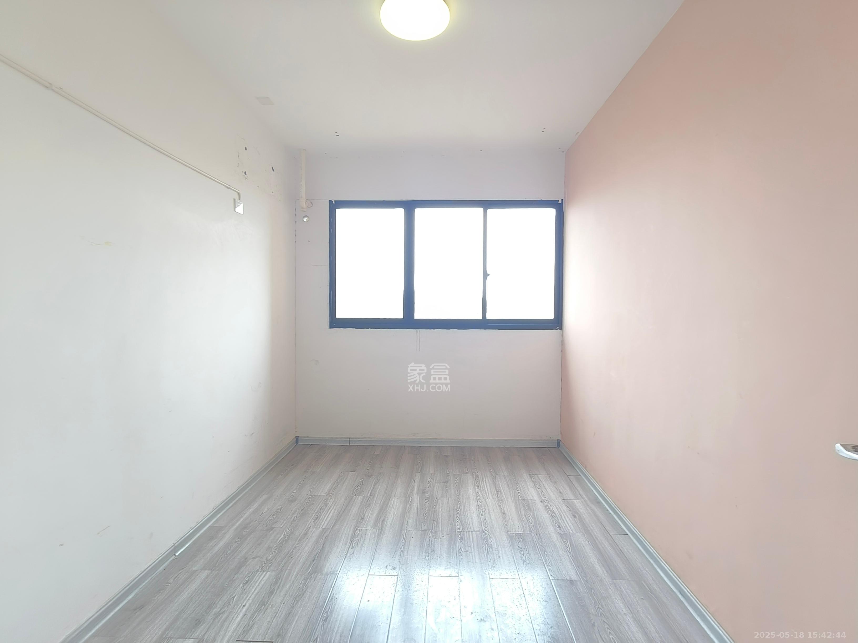 东方美地  4室2厅1卫   2600.00元/月室内图