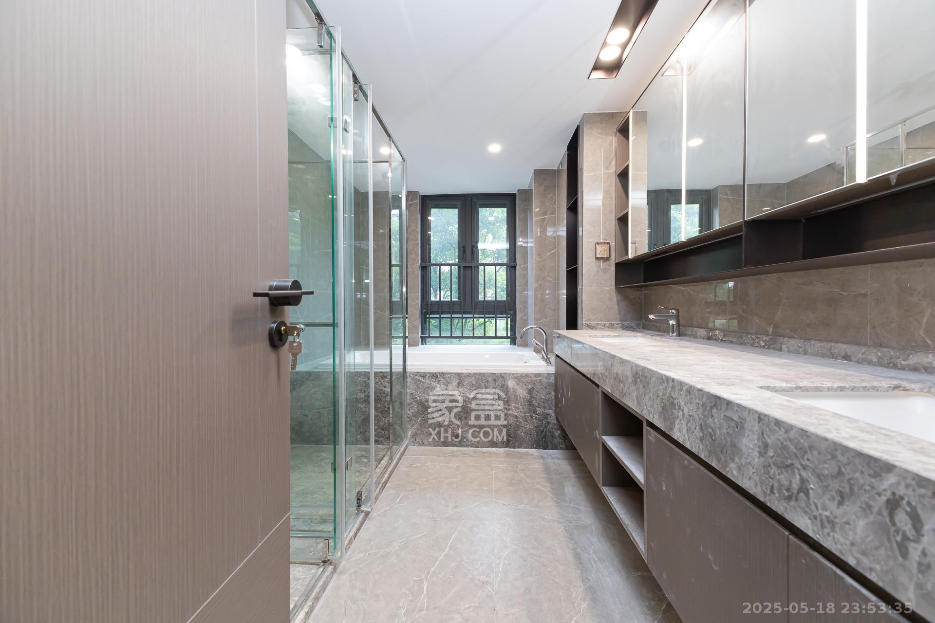 嘉臣道 4室2厅4卫 458.0万 嘉臣道 4室2厅4卫 458.0万卫生间