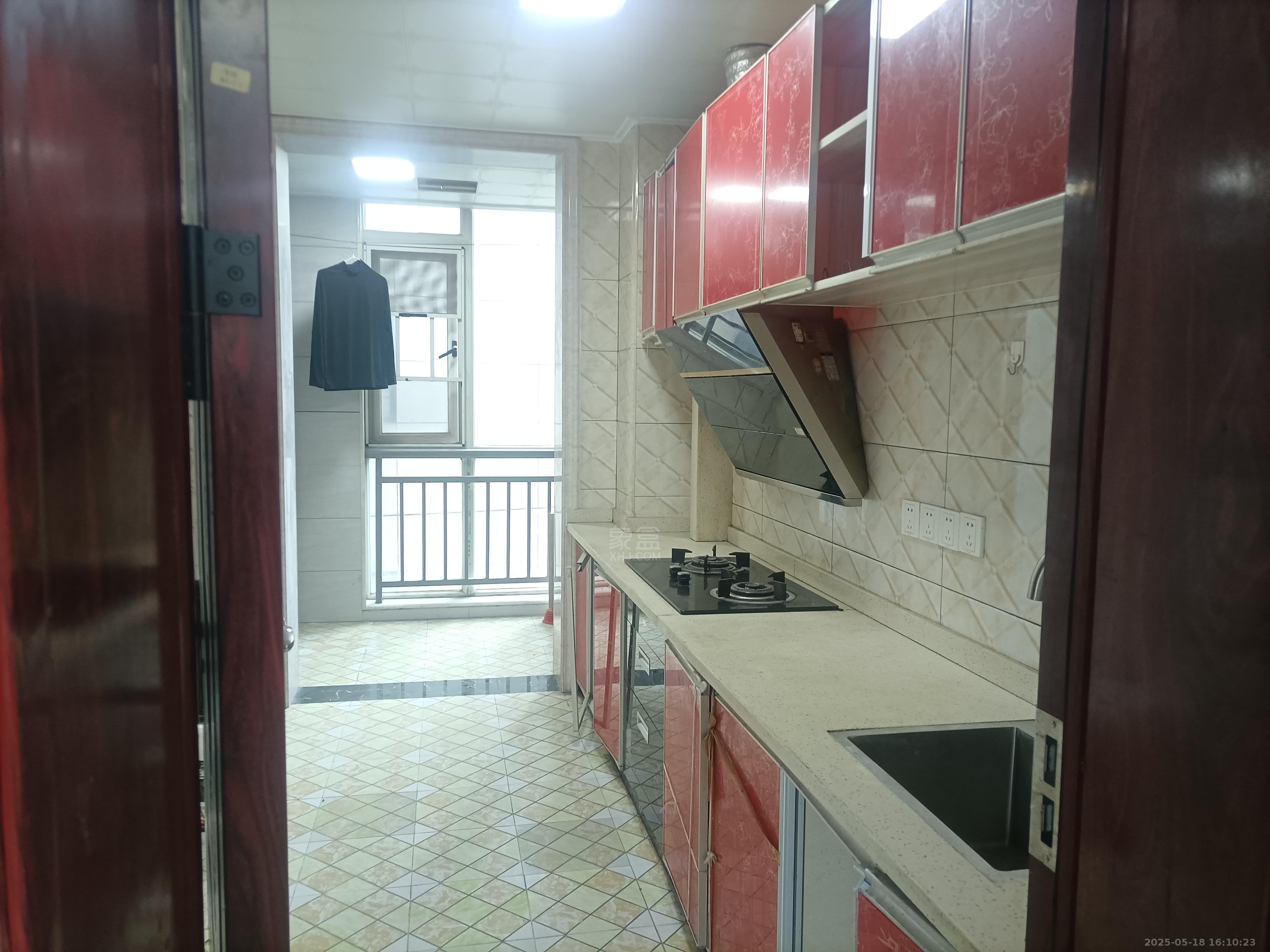 庐山一号 3室2厅2卫 2500.0元/月 庐山一号 3室2厅2卫 2500.0元/月室内图